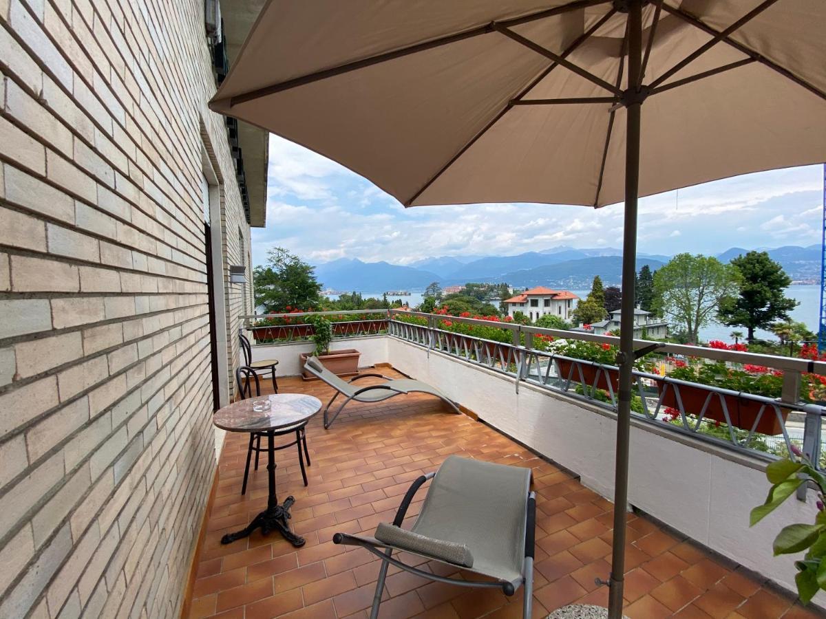 Zimmer mit Kingsize-Bett, Terrasse und Seeblick