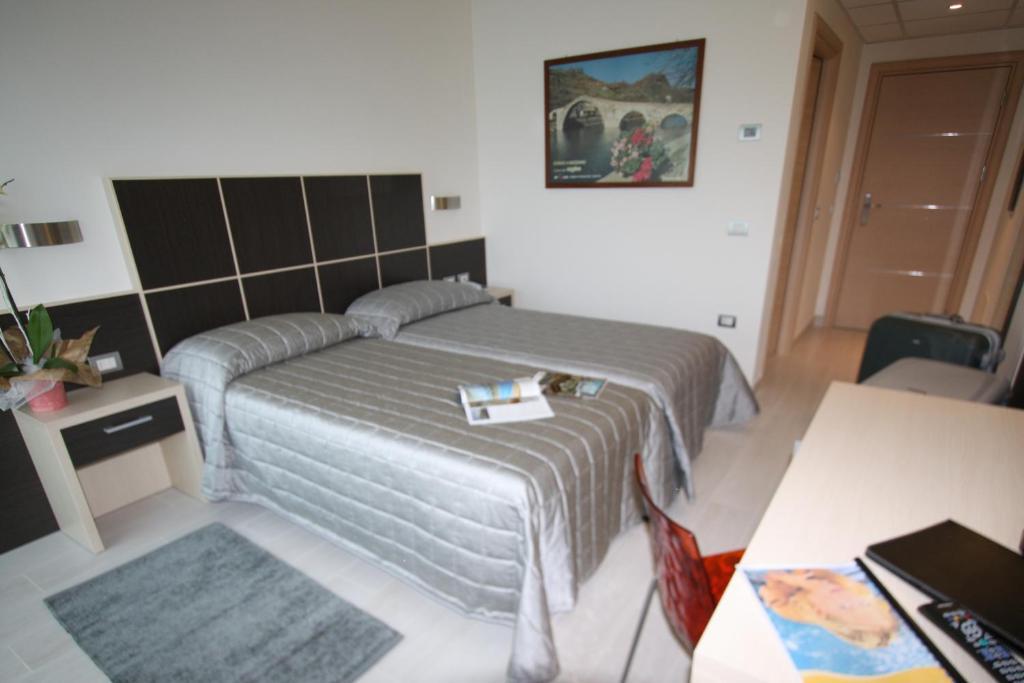 Doppel- oder Zweibettzimmer