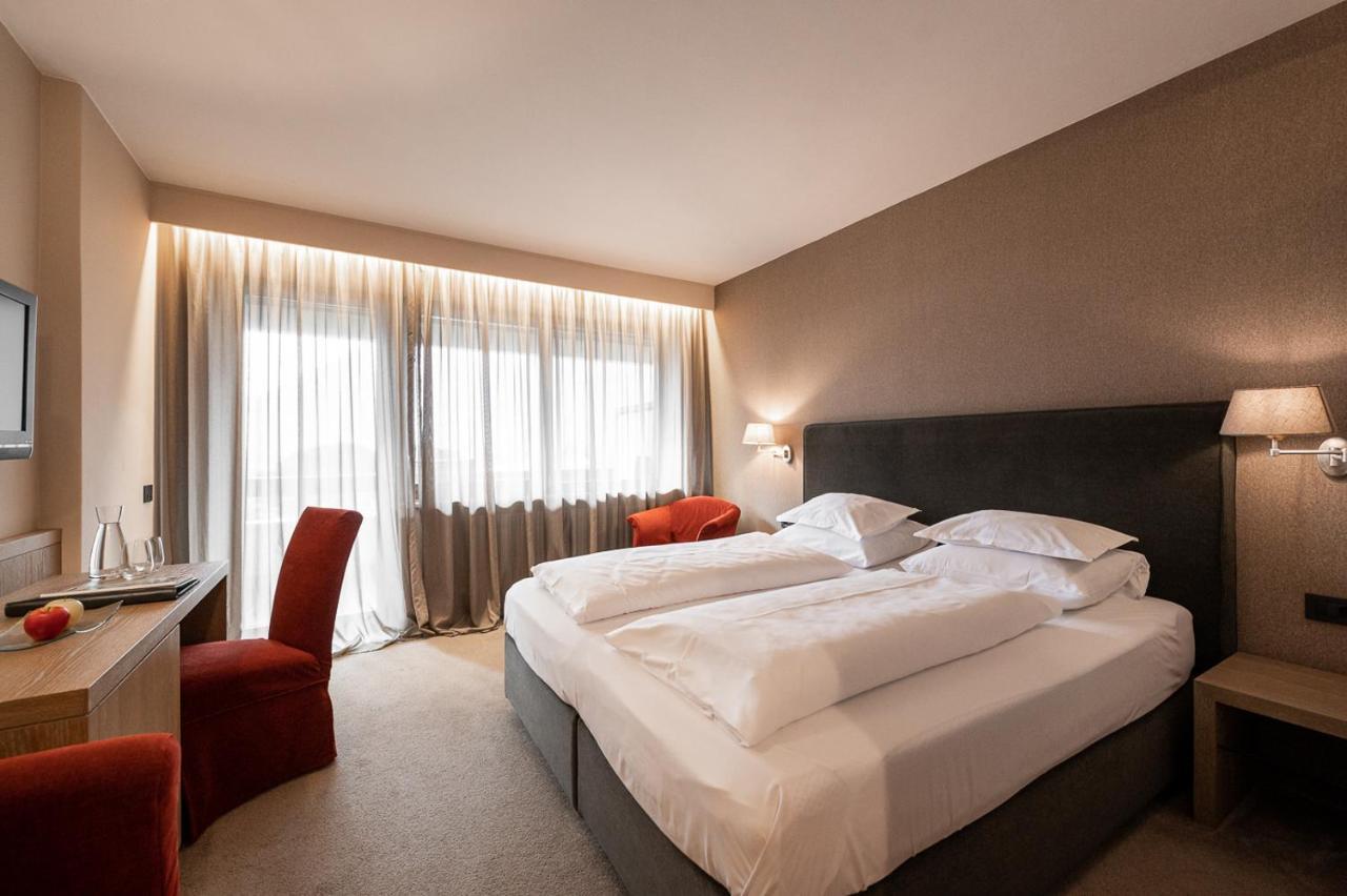 Deluxe Doppel-/Zweibettzimmer mit Balkon