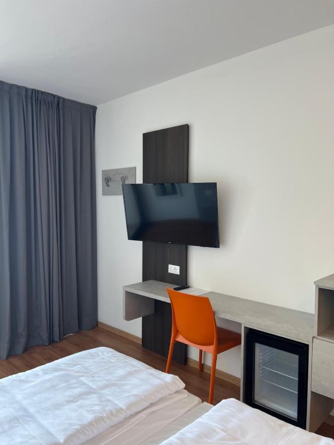 Doppel-/Zweibettzimmer mit Seeblick