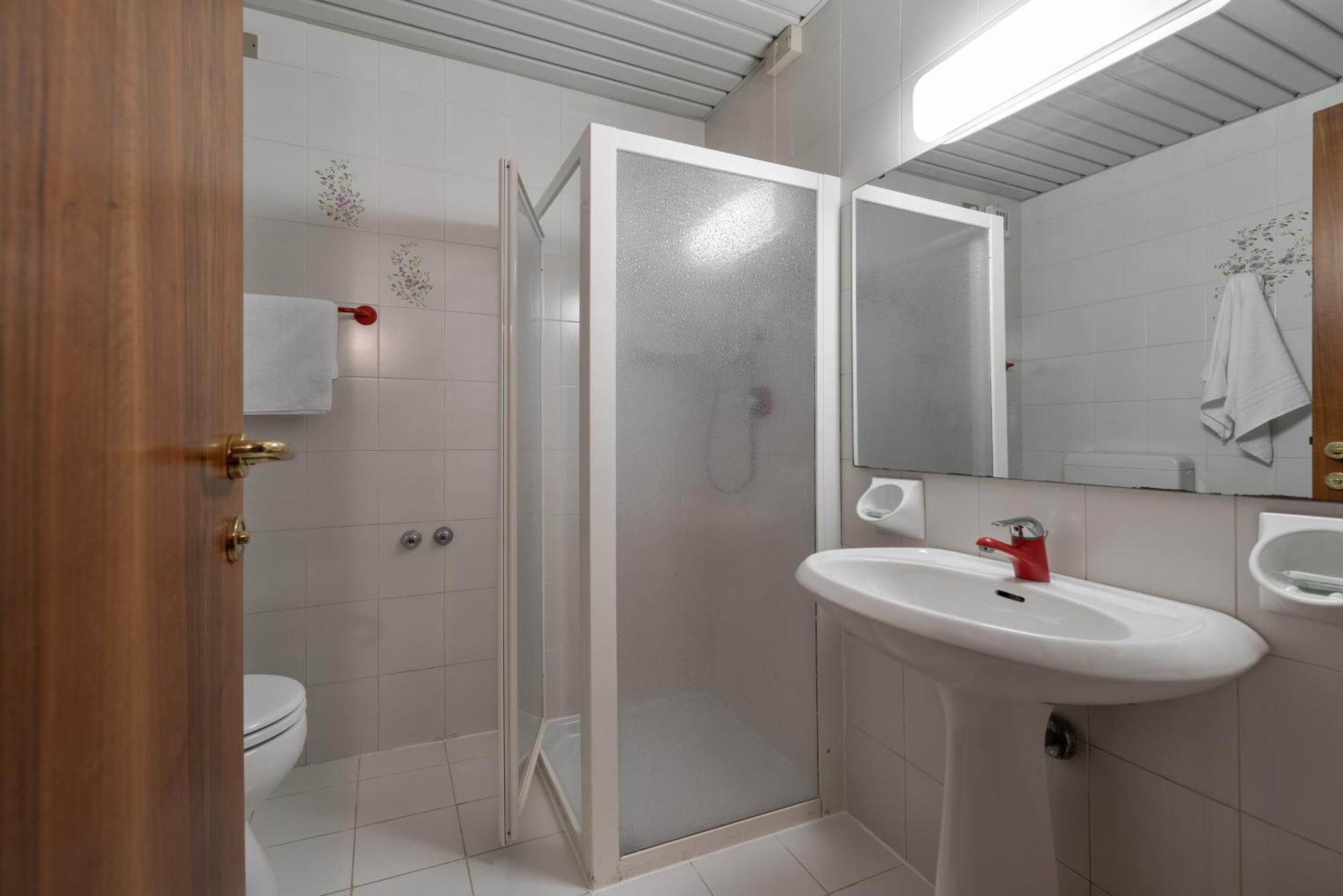 Vierbettzimmer mit Poolview