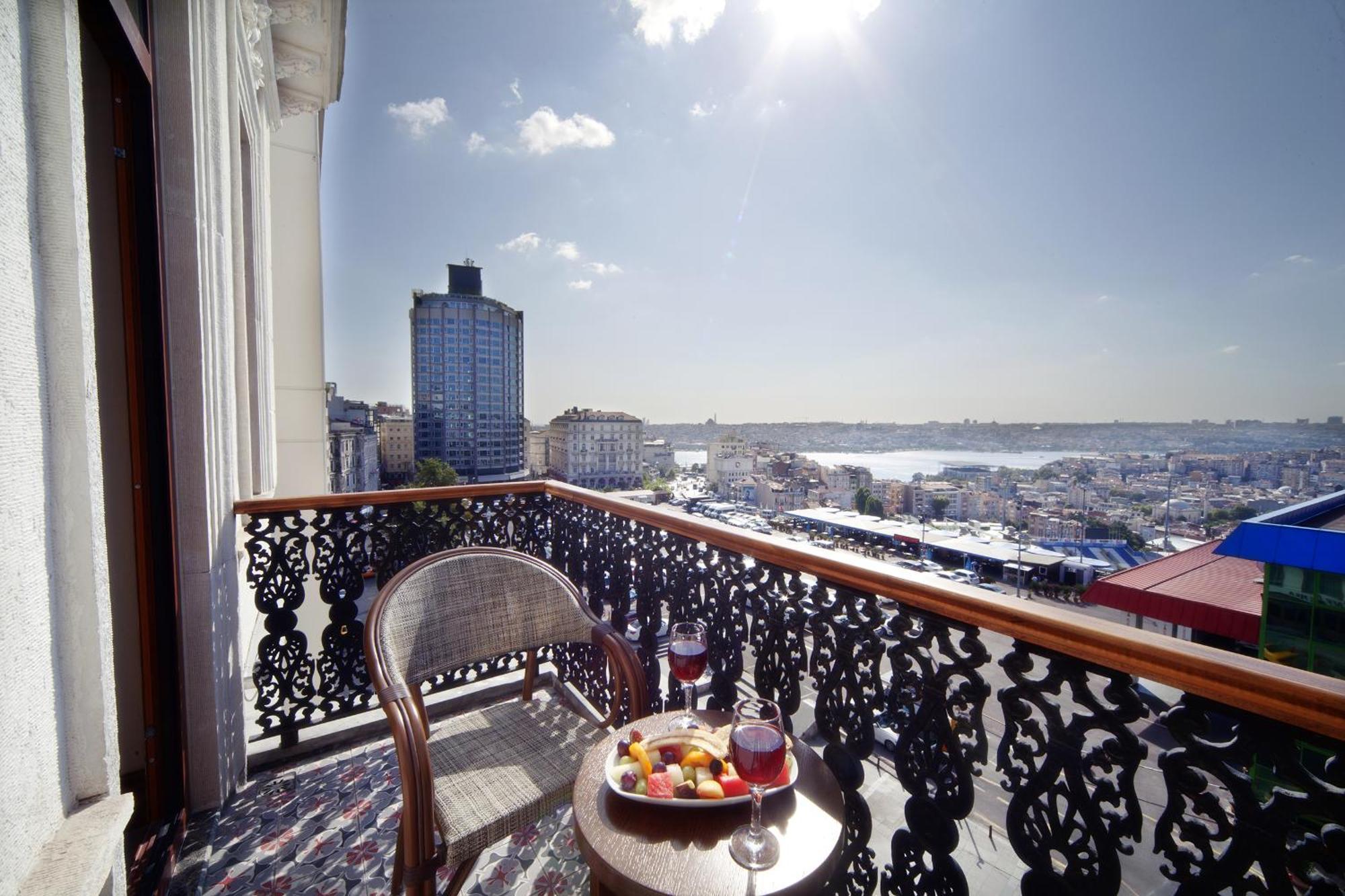 Familiensuite mit Balkon