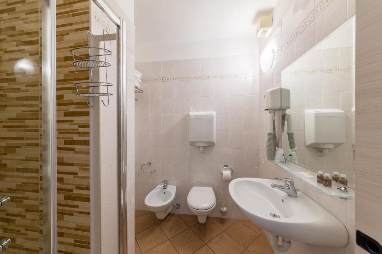 Doppelzimmer mit Balkon