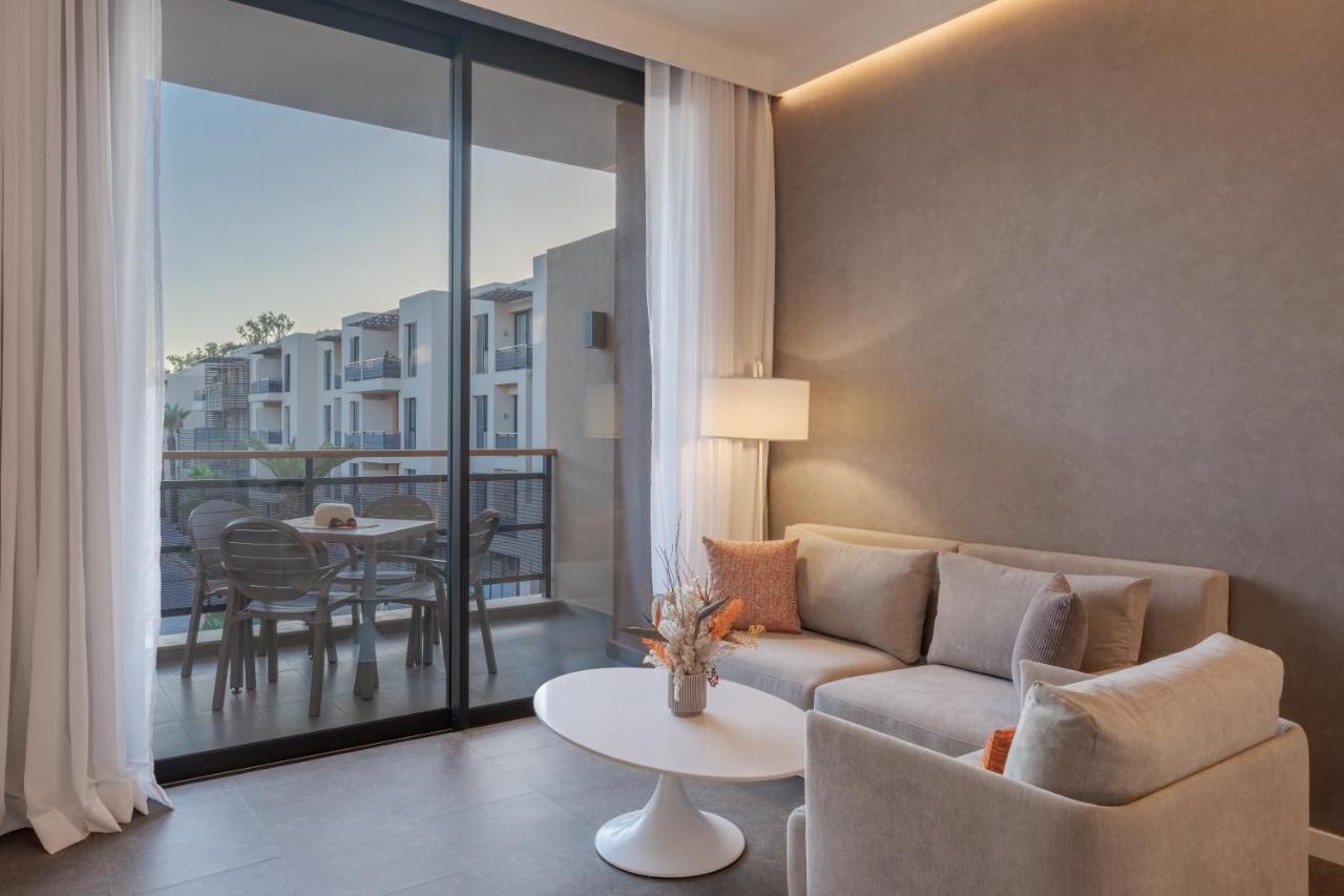 CR Suite Avenue