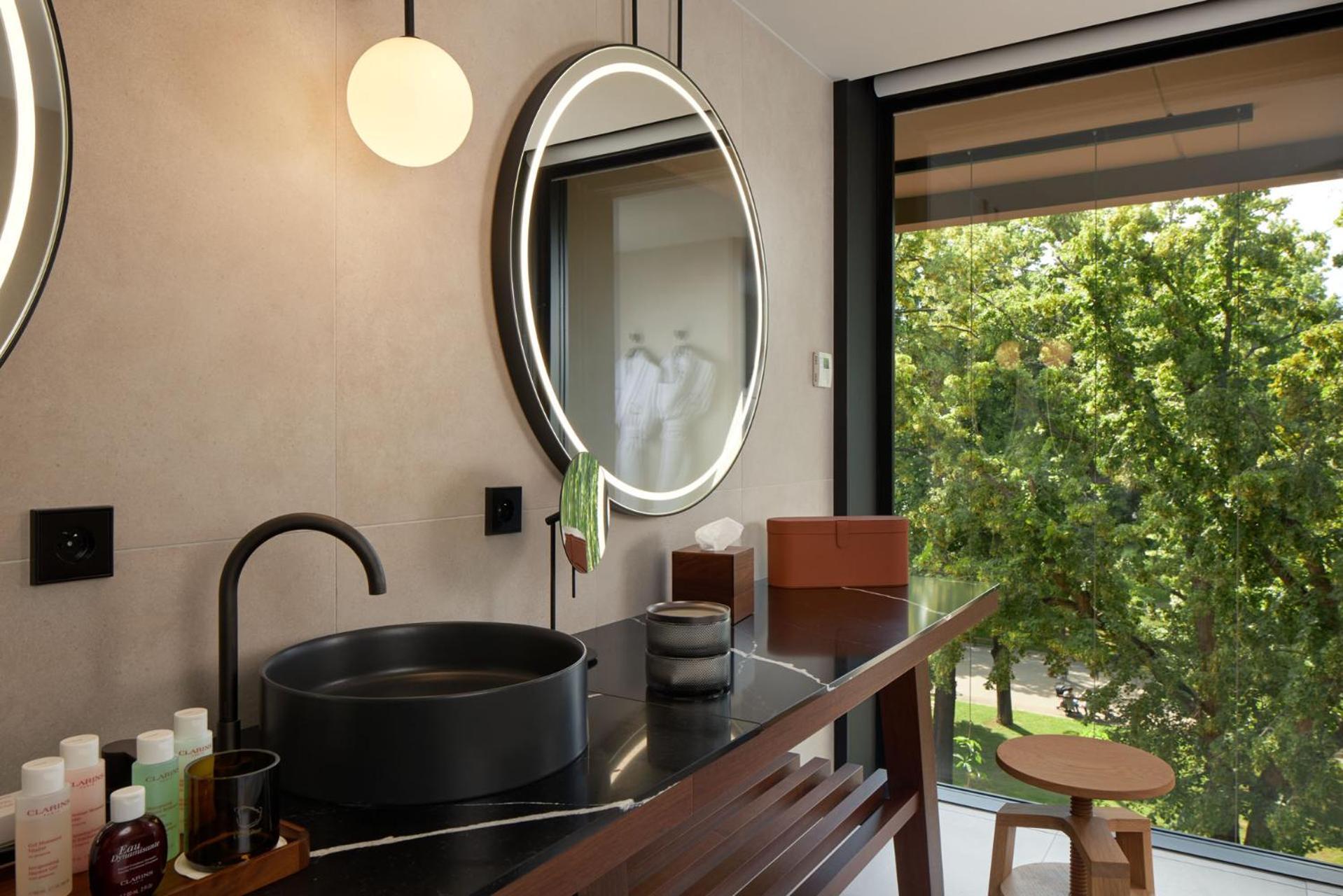 Executive Zimmer mit Kingsize-Bett, Schlafsofa und Balkon