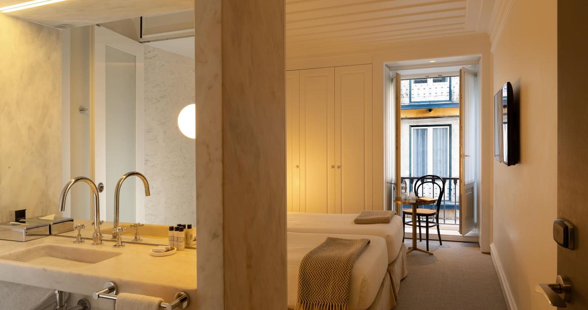 Zimmer mit Verbindungstür