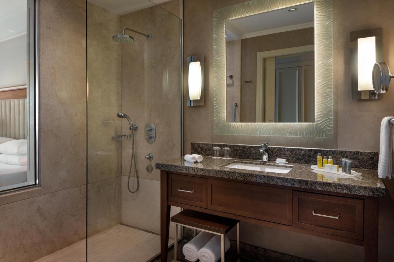 Executive Zimmer mit 2 Doppelbetten und Zugang zur Executive Lounge