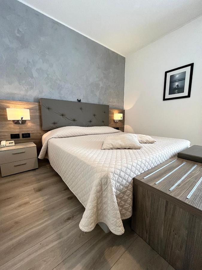 Double Room,1368853655:JPEG