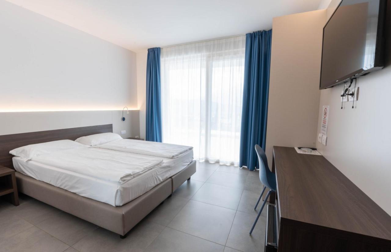 Doppel-/Zweibettzimmer mit Seeblick
