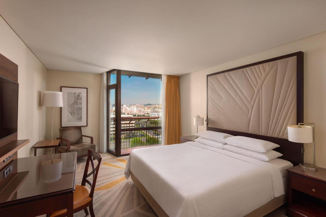 Zimmer mit 1 Kingsize-Bett und Poolblick - renoviert