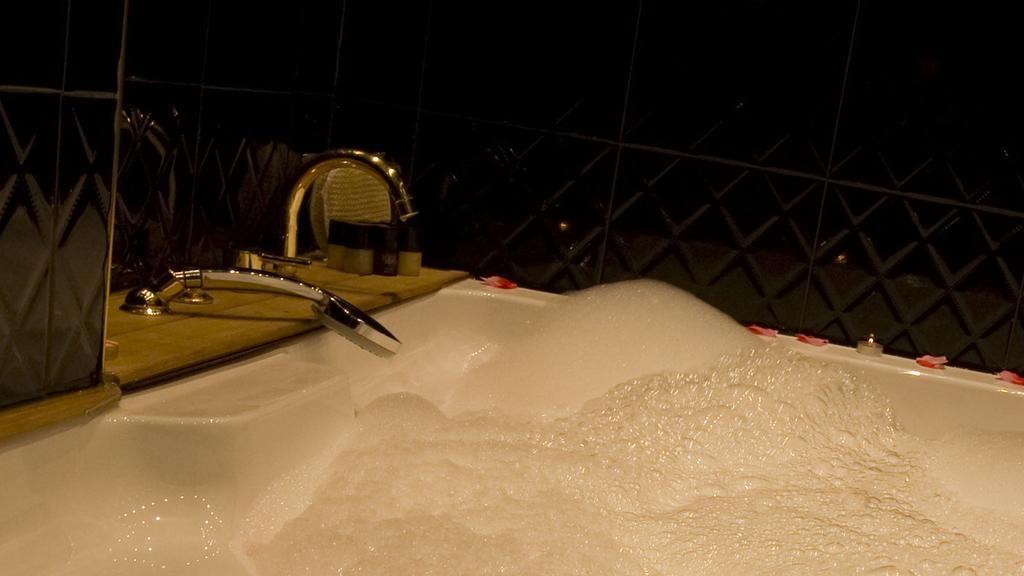 Premium Suite mit Whirlpool-Badewanne und Meerblick