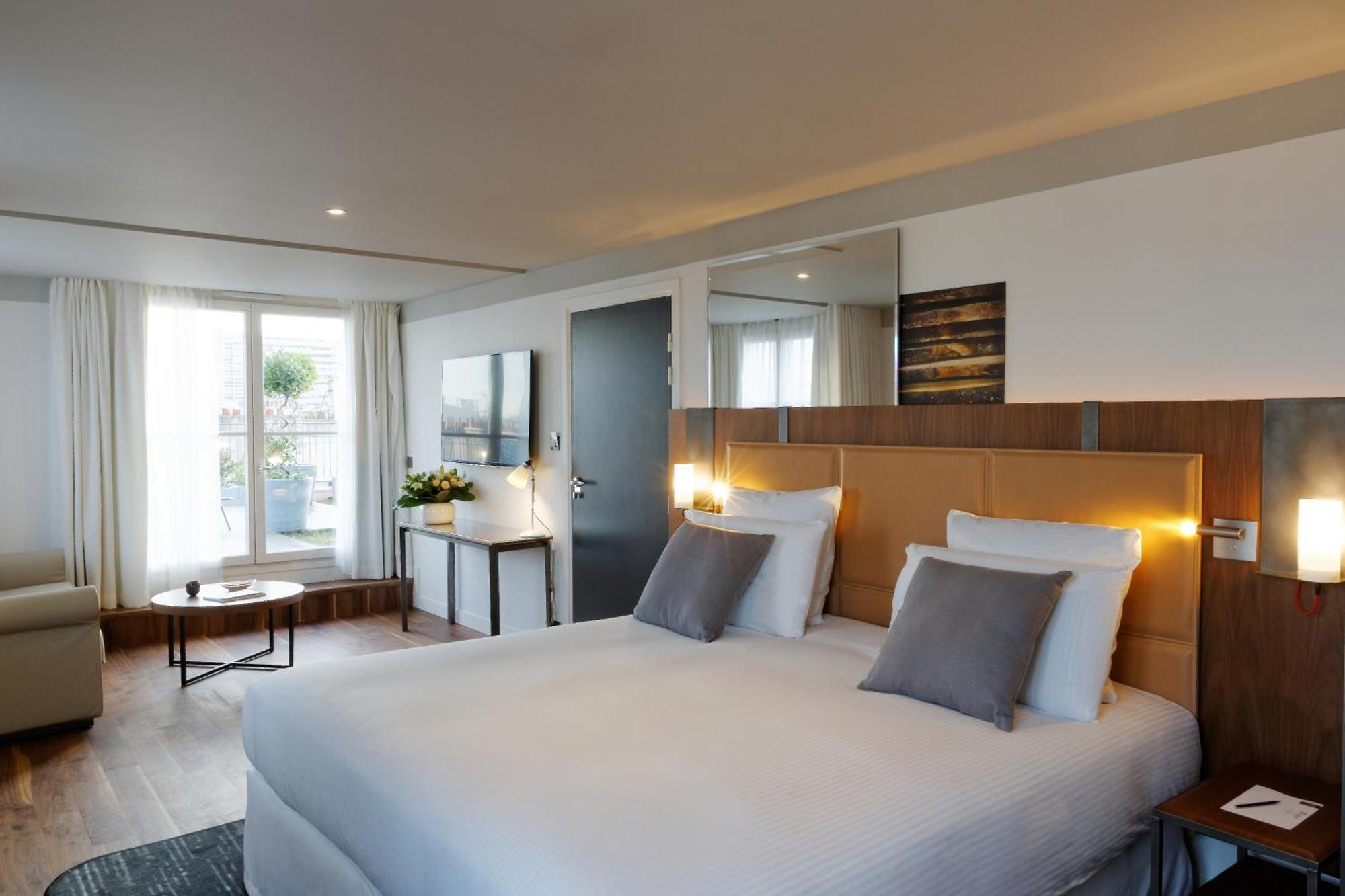 Deluxe Suite mit Kingsize-Bett und Terrasse