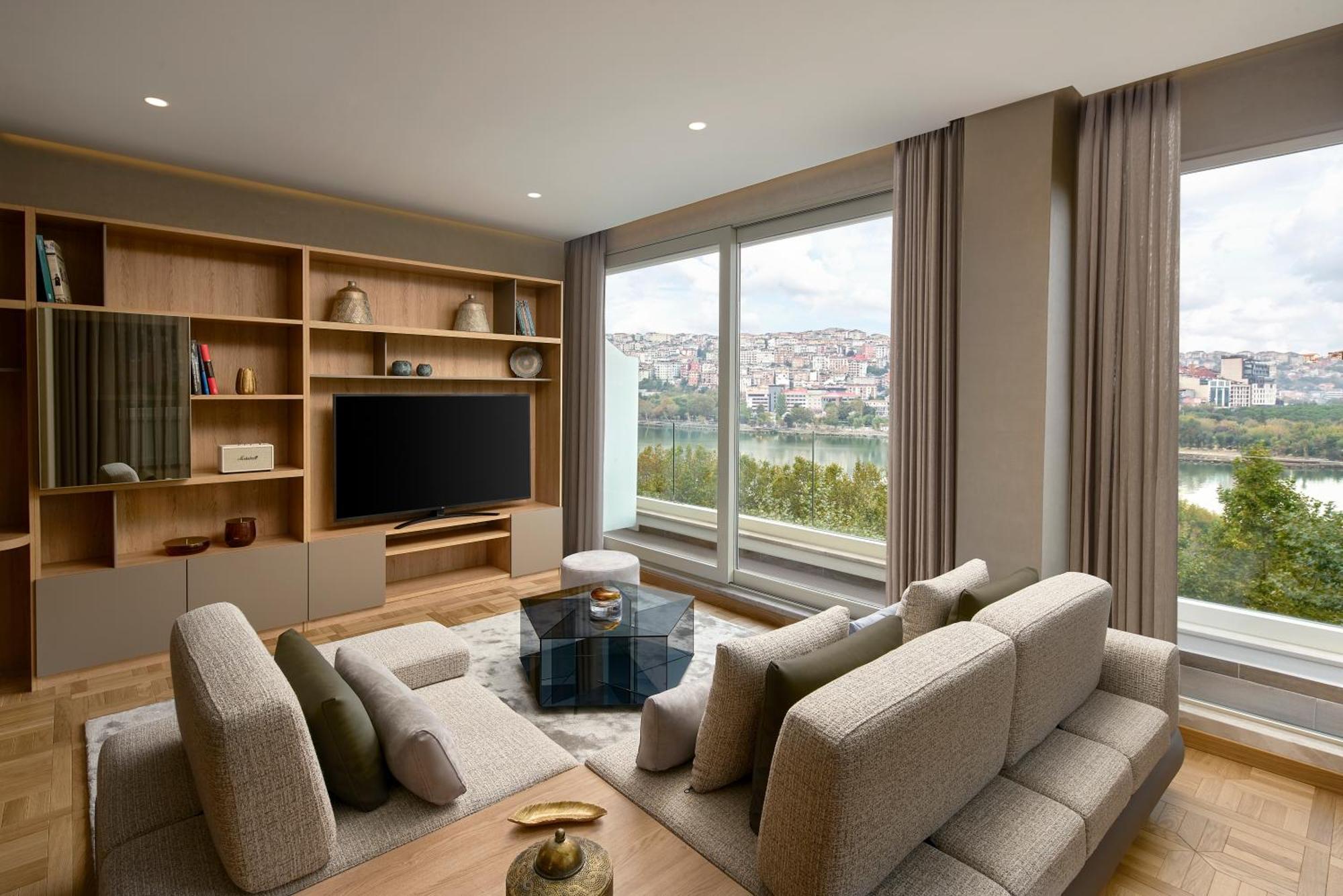 Golden Horn Panorama Suite mit Whirlpool-Badewanne