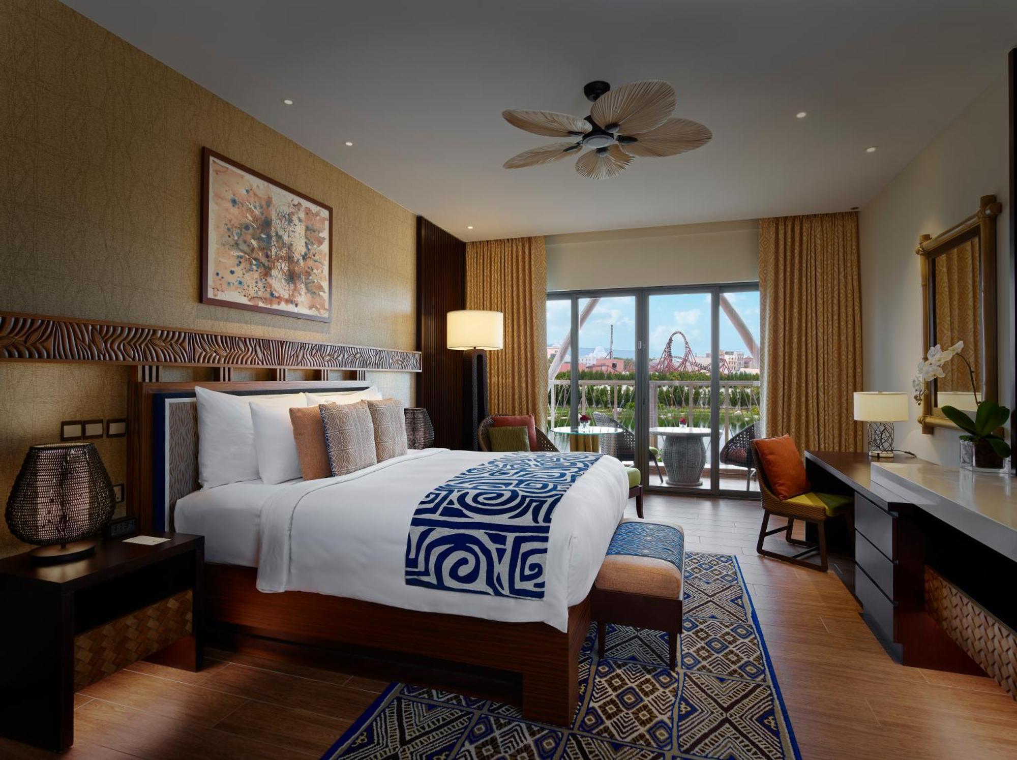 Deluxe Room, 1 King, River view, Balcony