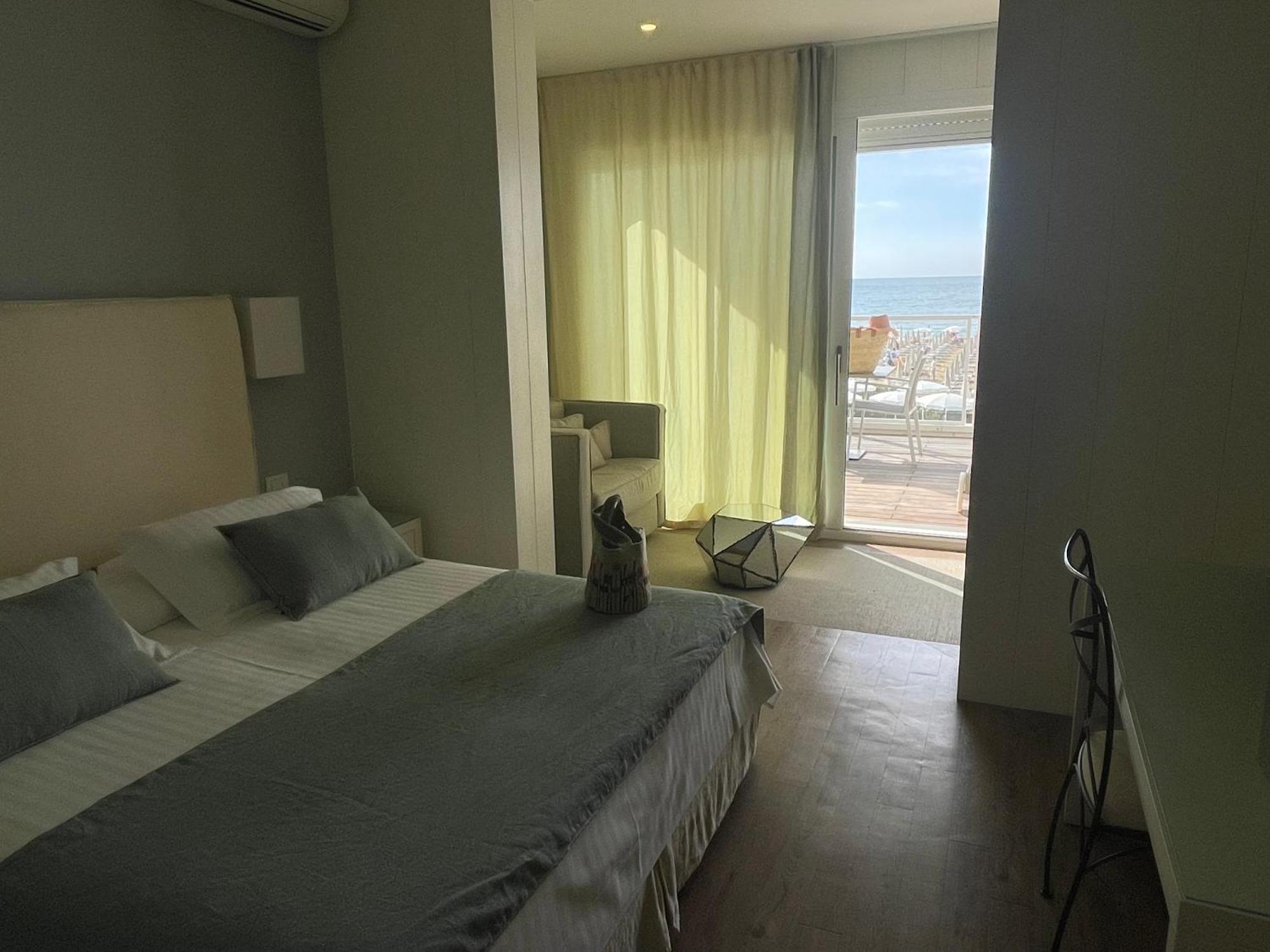 Doppel-/Zweibettzimmer mit Meerblick