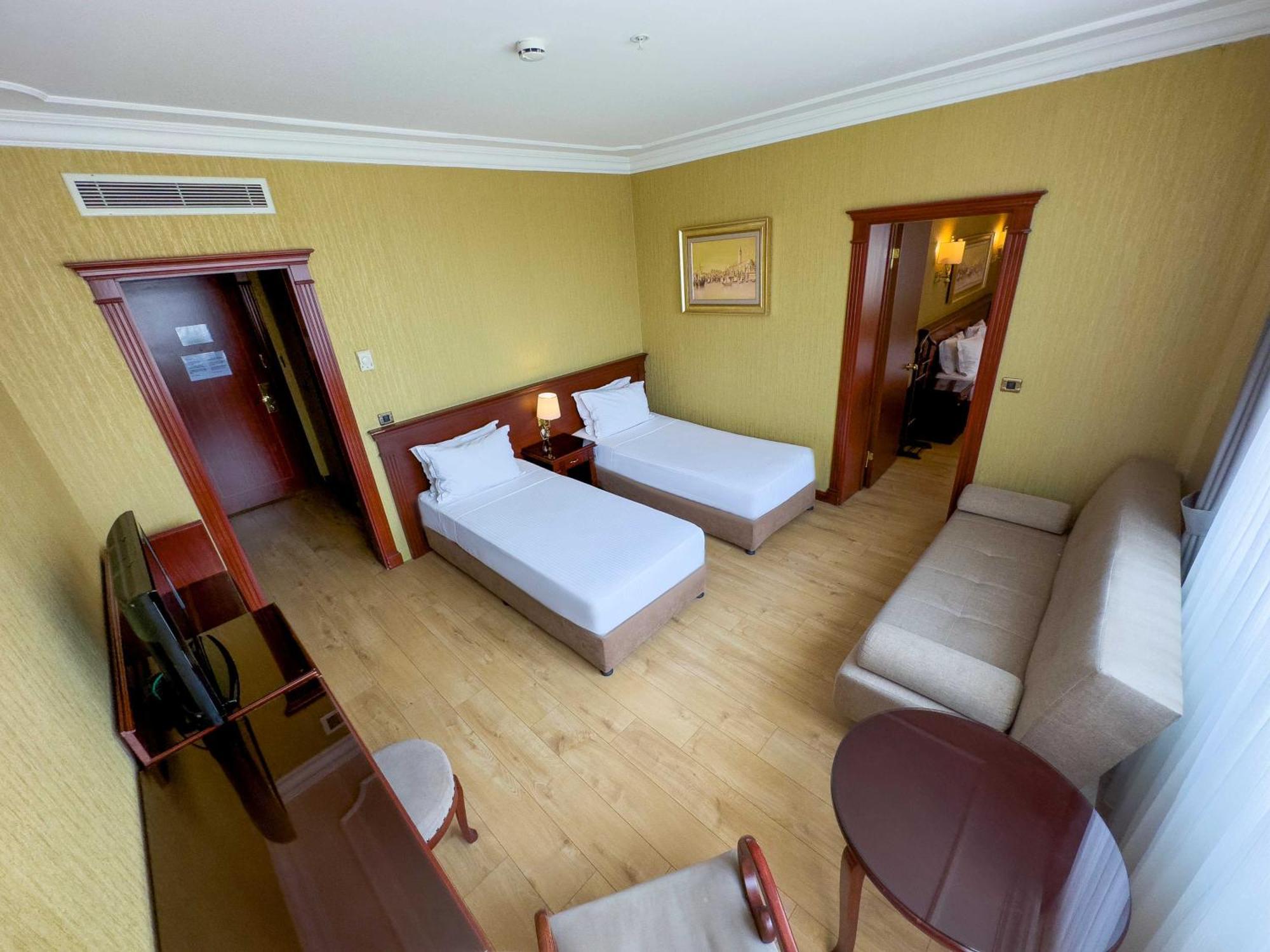 Deluxe Suite