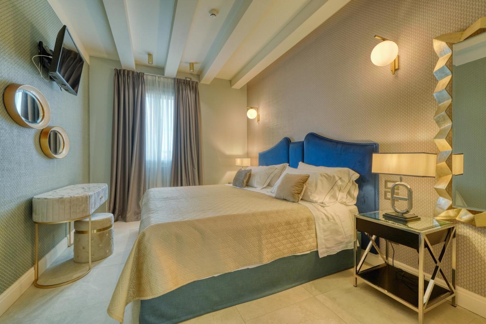 Two-Bedroom Suite Whirlpool Lake View