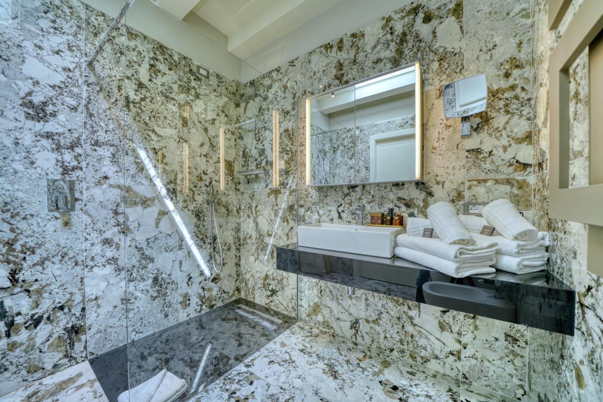 Suite Whirlpool Lake View