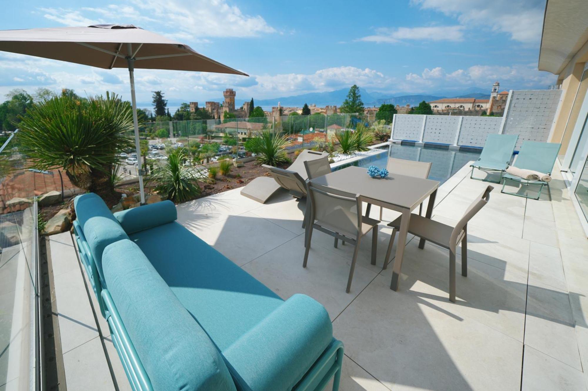 Suite Private Pool Lake View