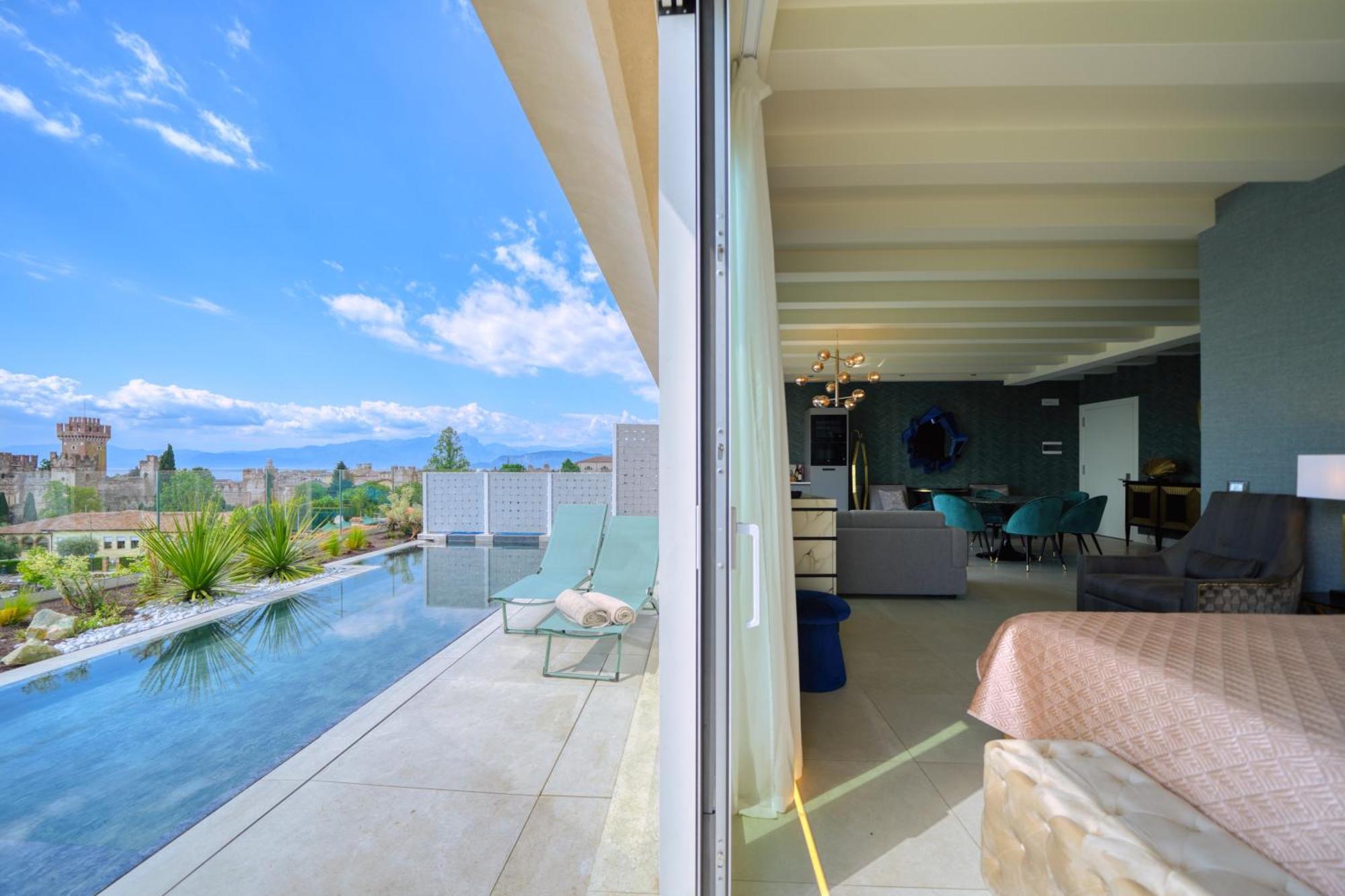 Suite Private Pool Lake View
