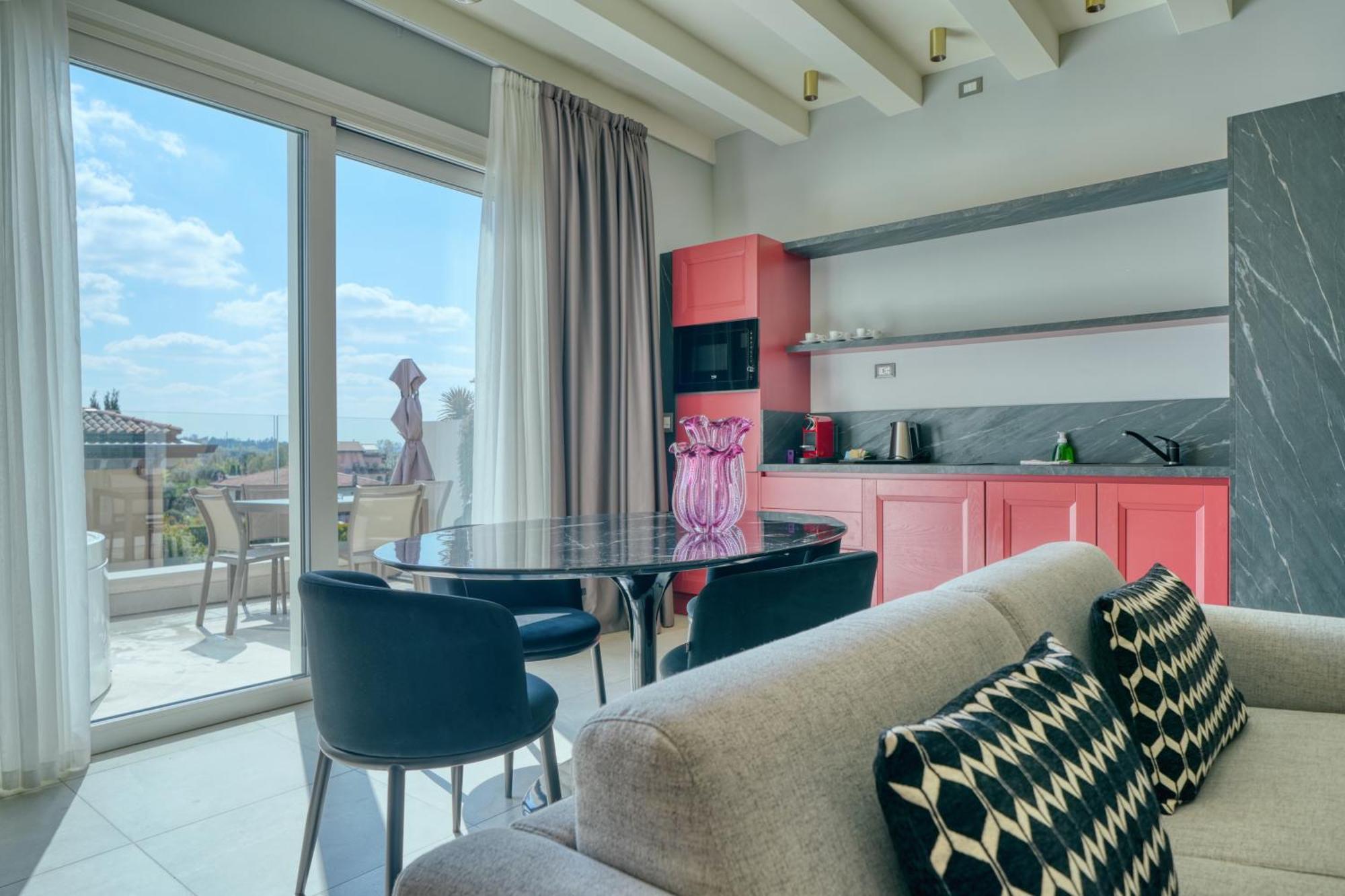 Two-Bedroom Suite Whirlpool Lake View