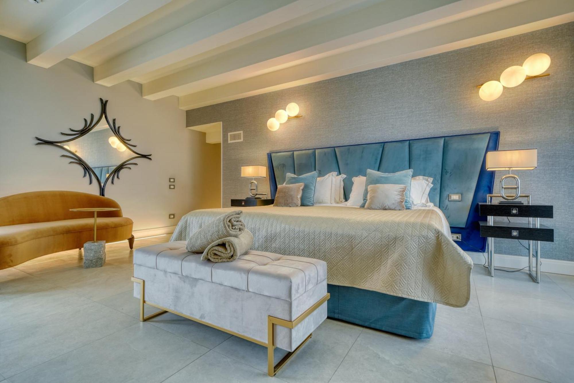 Two-Bedroom Suite Whirlpool Lake View