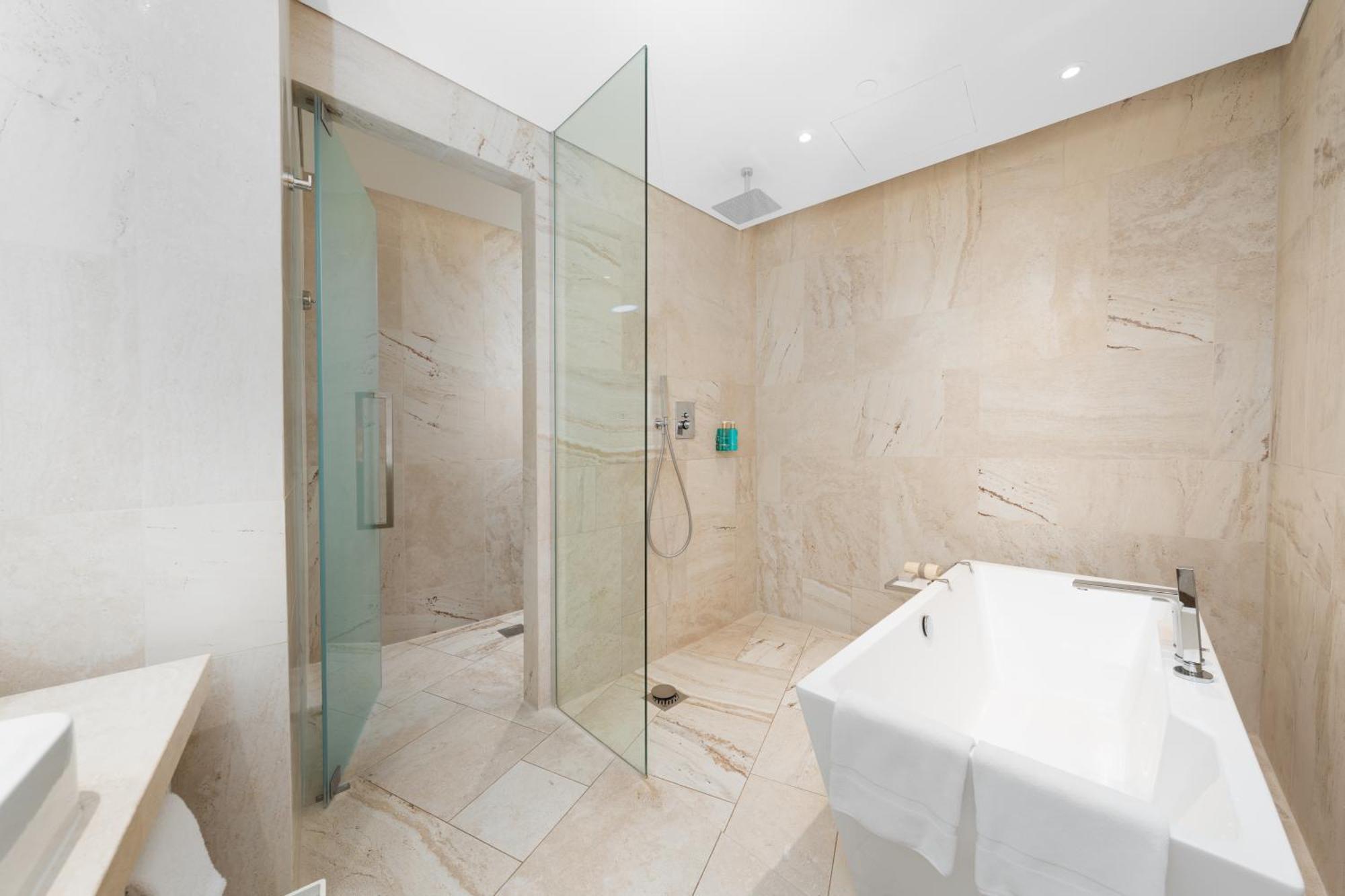 Master Suite mit Pool, inklusive Silvesterdinner und Zutritt zur Party
