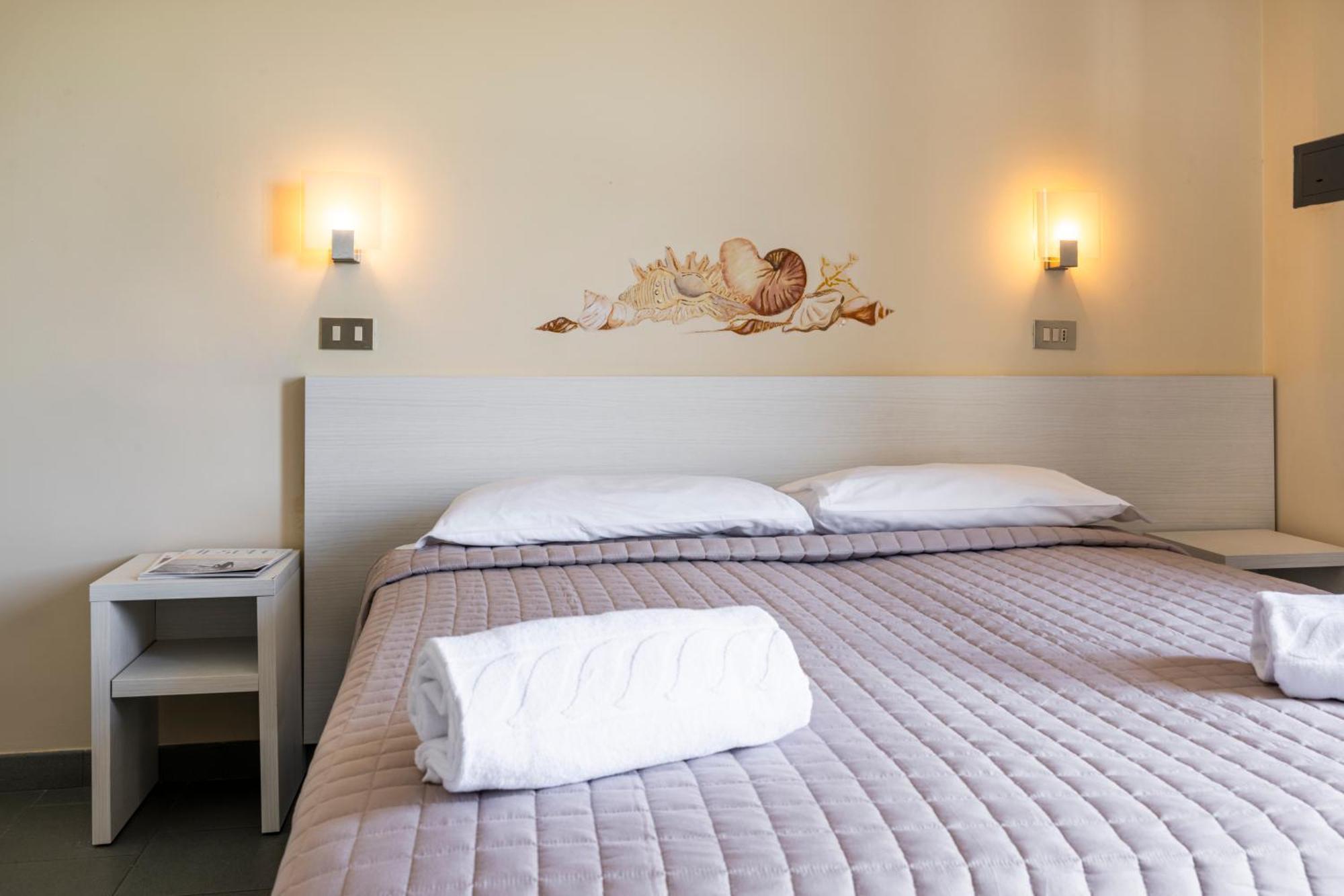 Kleines Doppel-/Zweibettzimmer