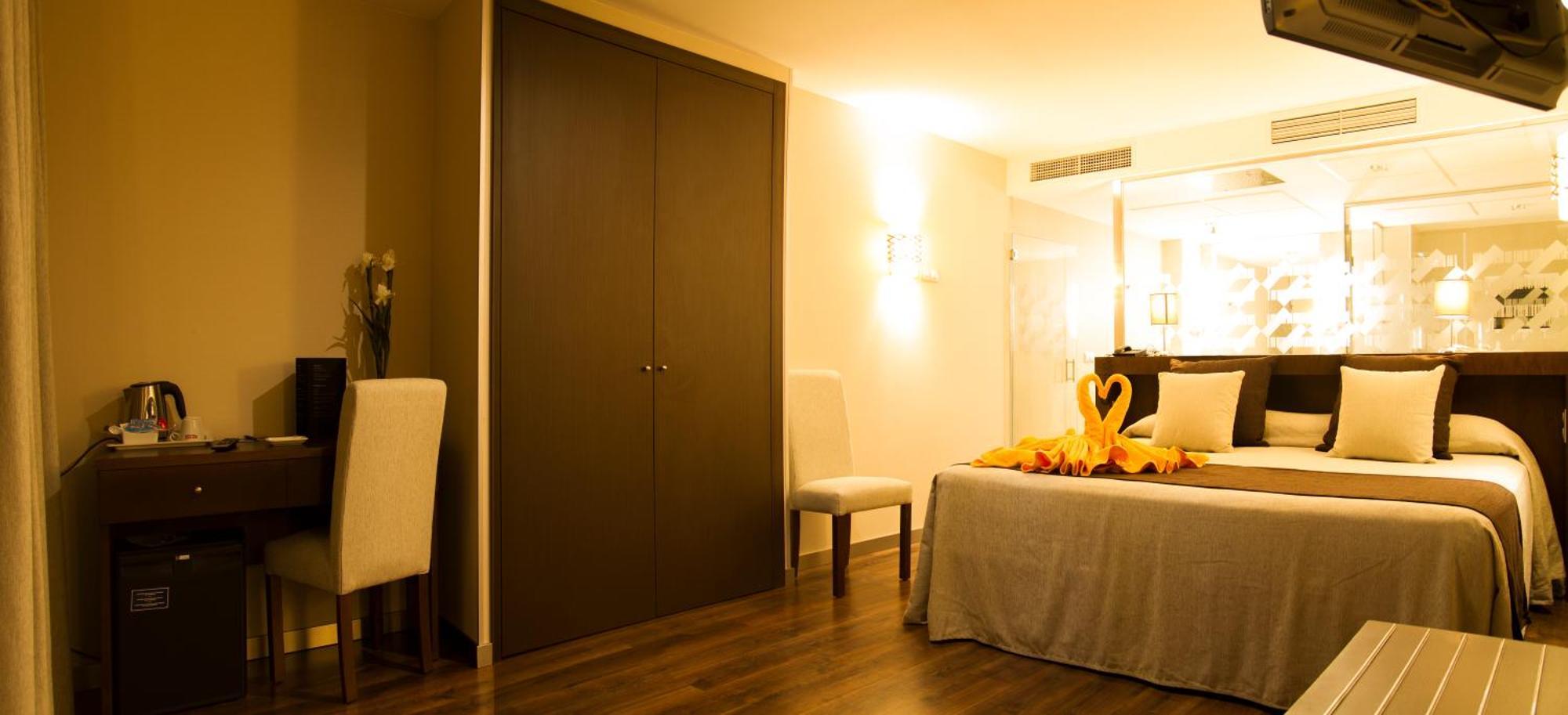 Premium Doppelzimmer mit Terrasse und Whirlpool-Badewanne