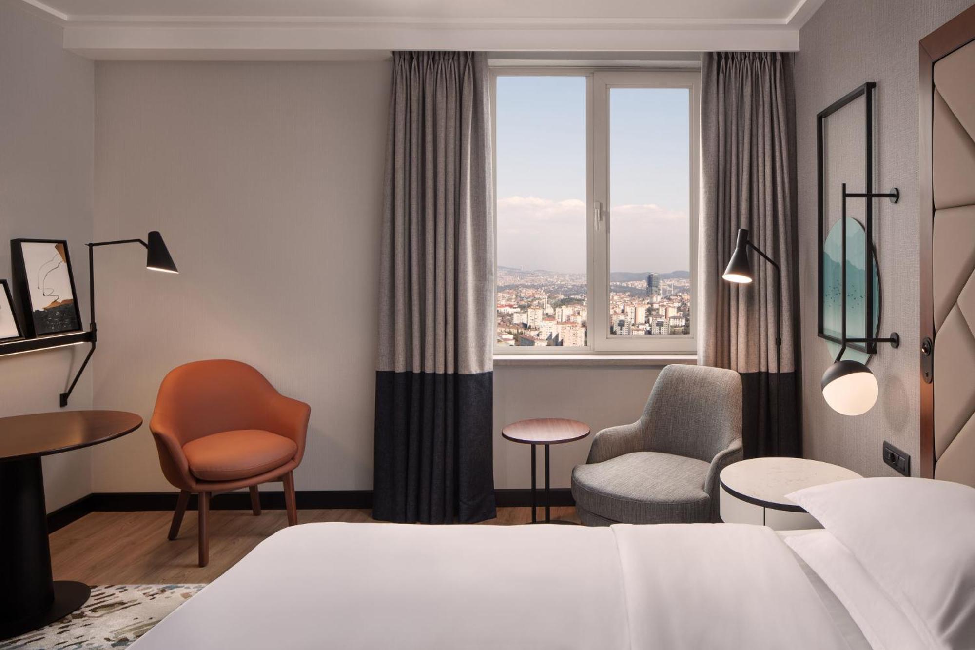 Executive King Room Panoramic City View Lounge Access,1617842502:JPEG