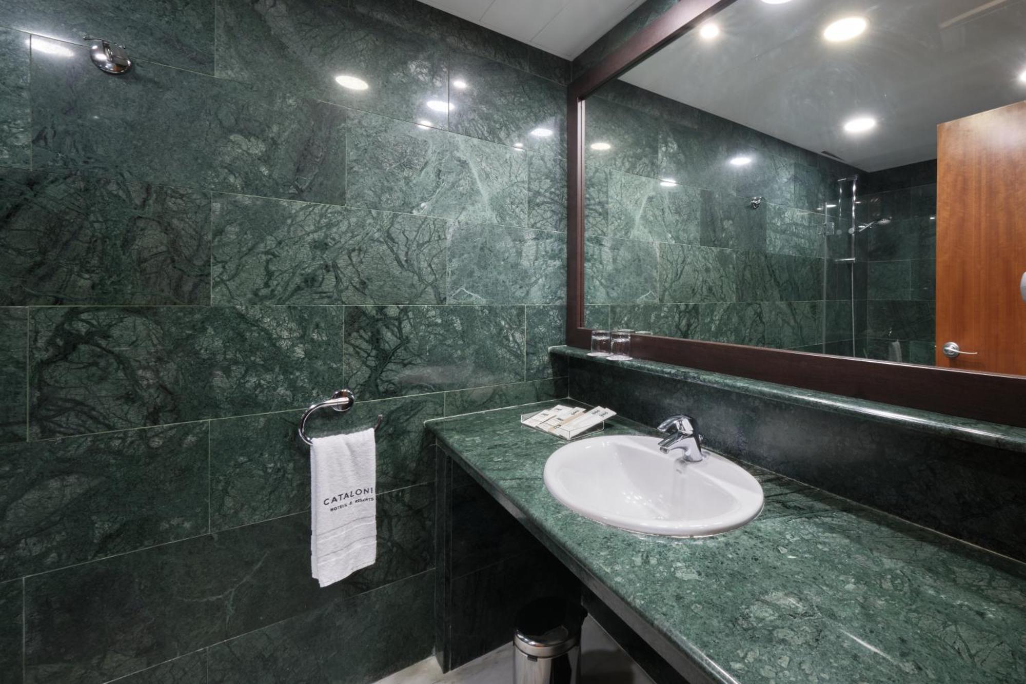 Premium Double or Twin Room,1654247709:JPEG