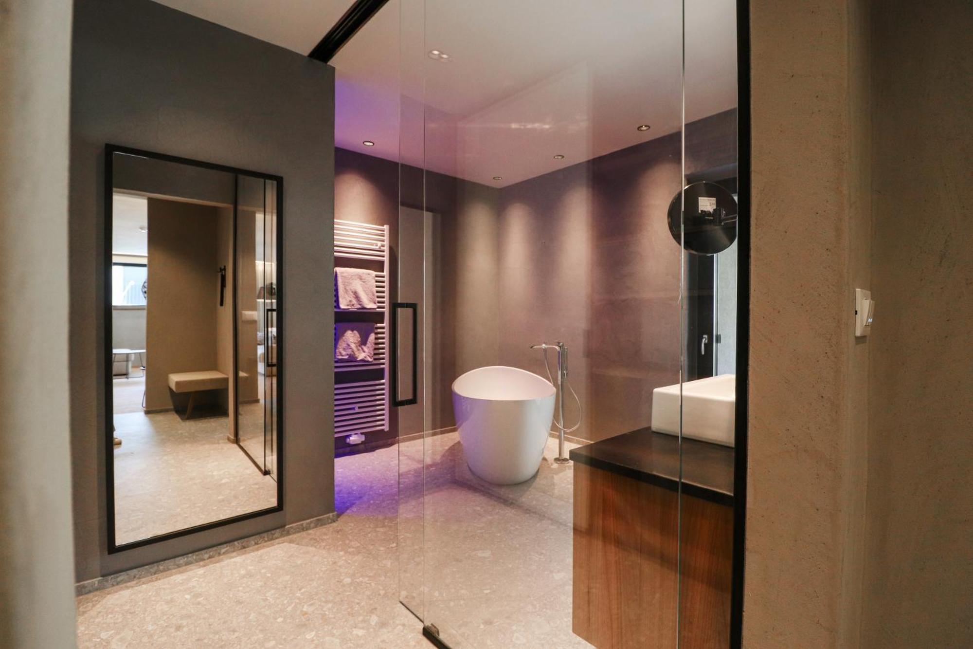 Deluxe Suite mit Whirlpool-Badewanne