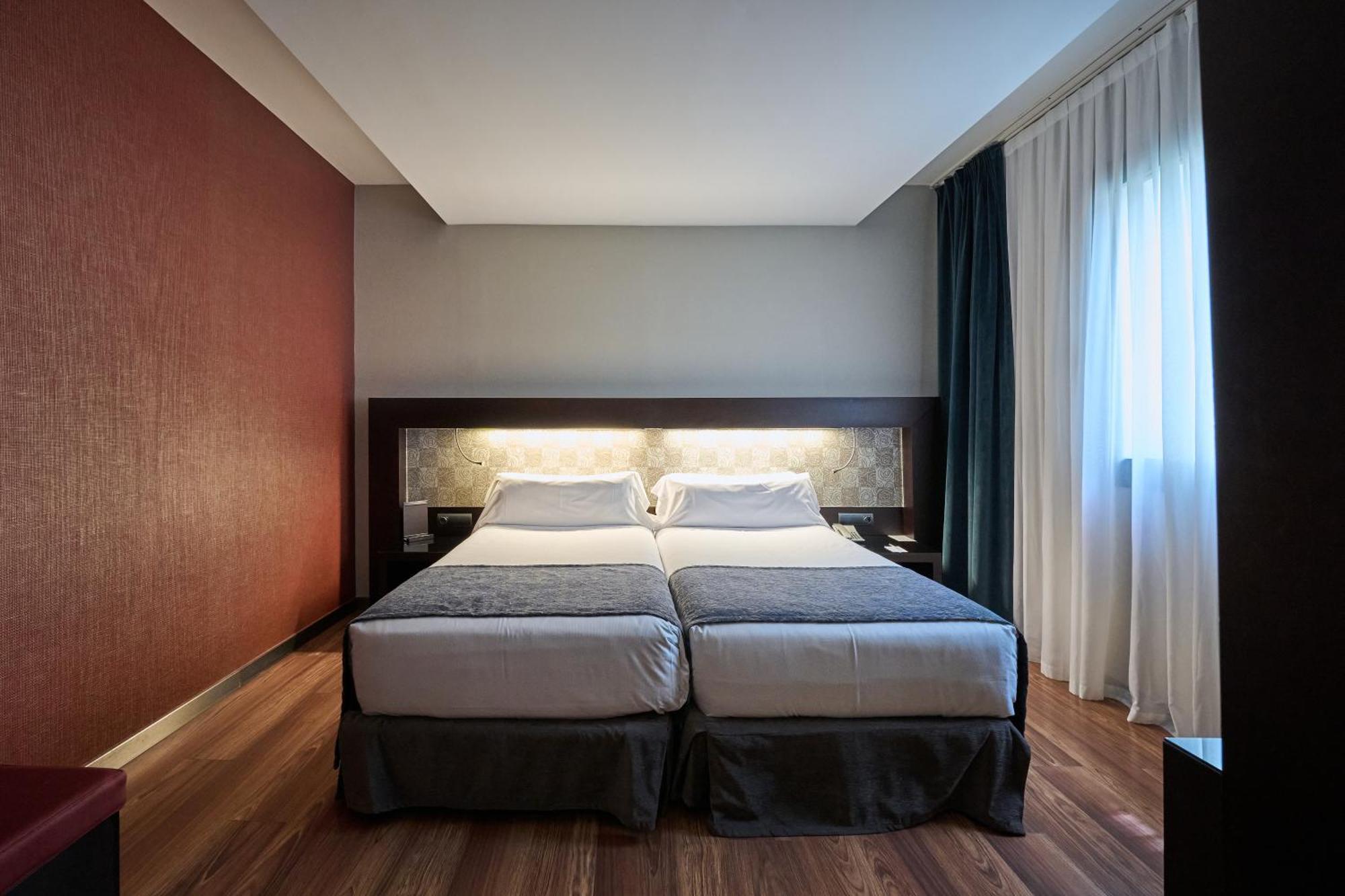 Doppel- oder Zweibettzimmer
