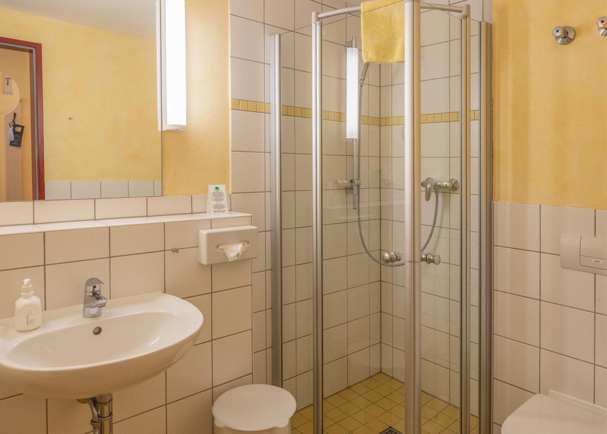 Dreibettzimmer mit Balkon