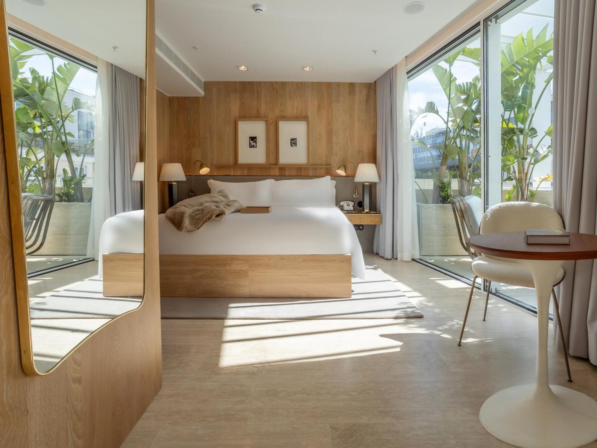 Moderne Suite mit Balkon