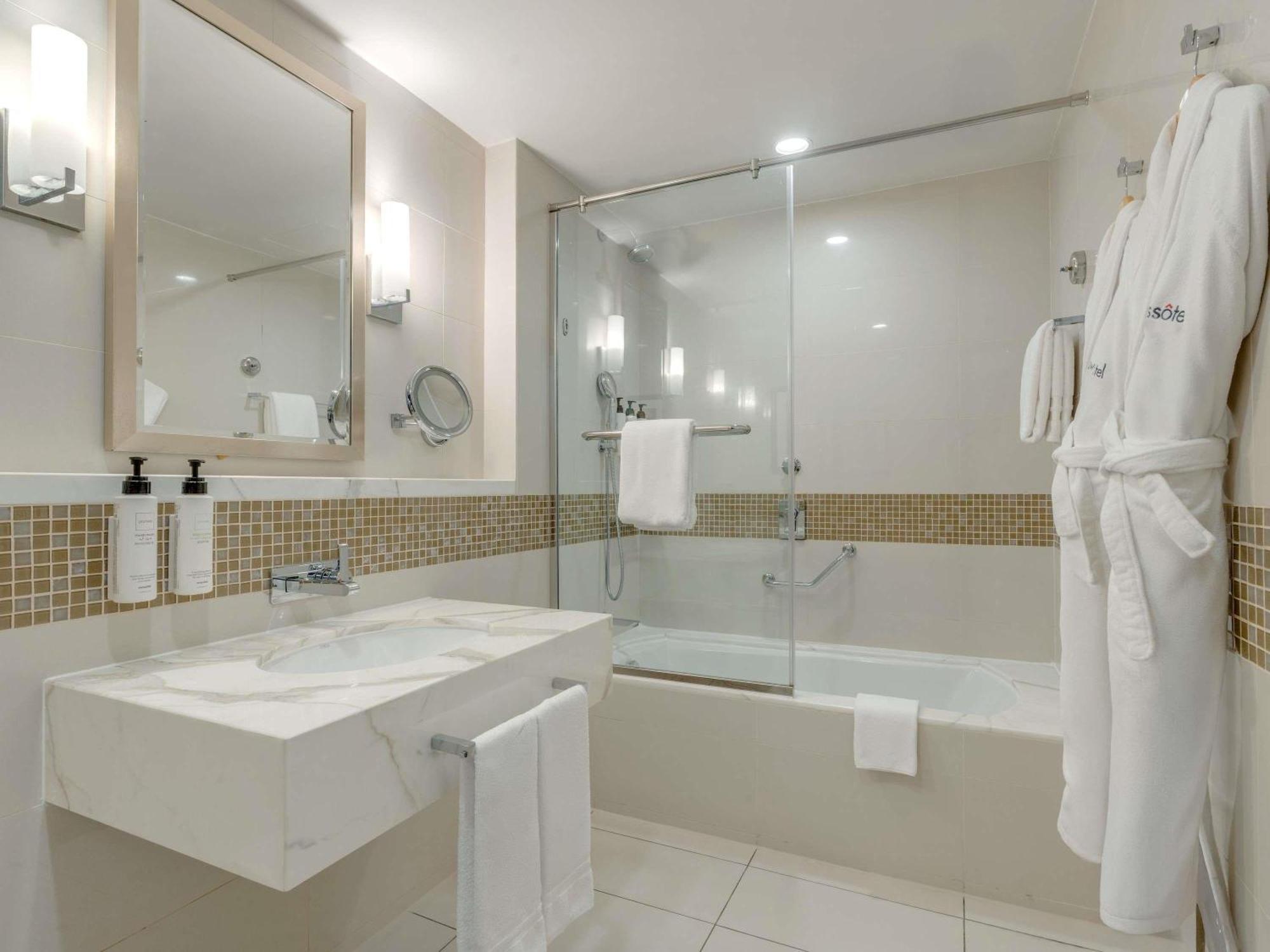 Premium Ferienwohnung mit 2 Schlafzimmern und Blick auf das Hochhaus Burj Khalifa und den Dubai Creek