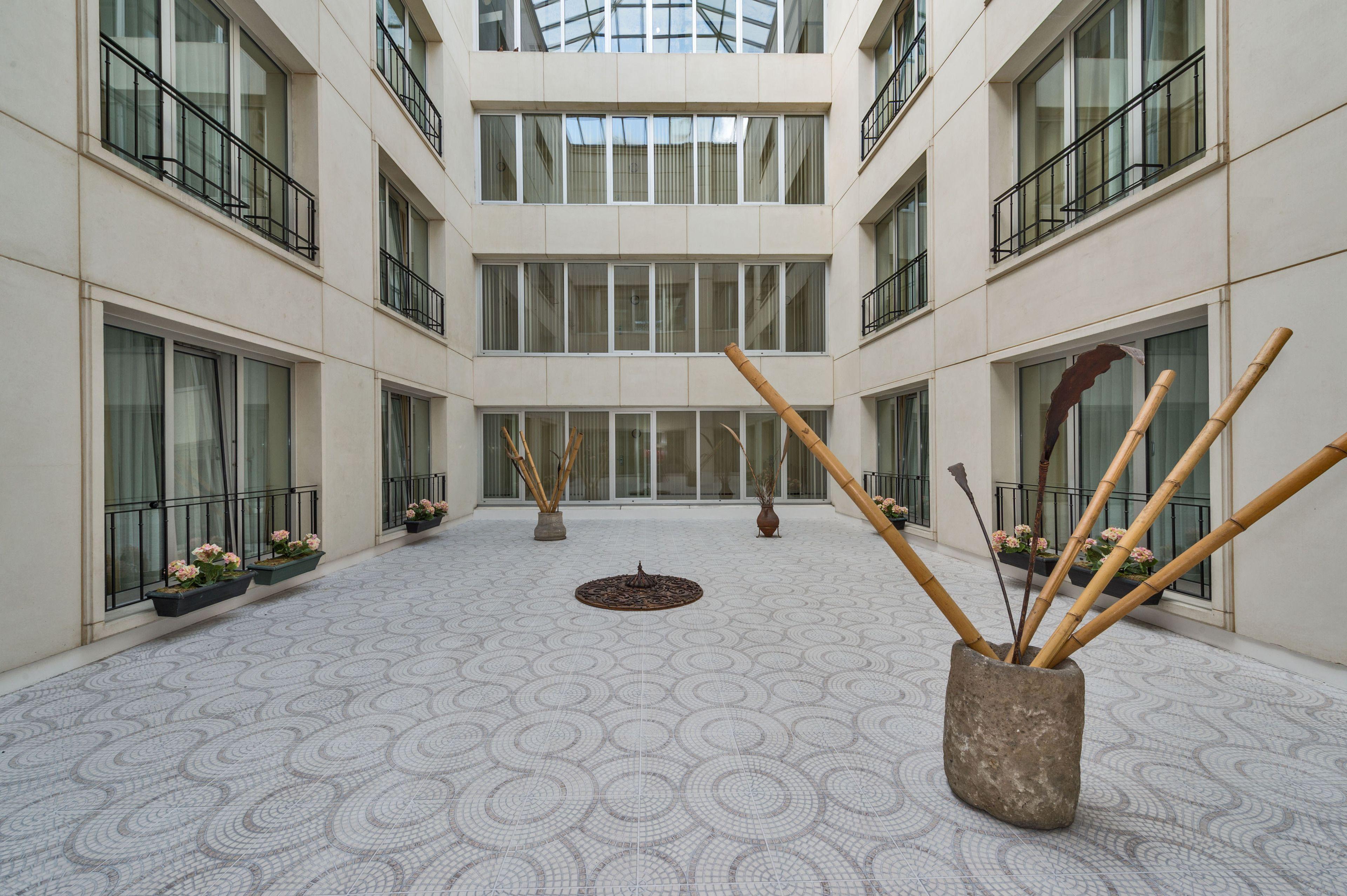 Standard Dreibettzimmer - Blick auf das Atrium