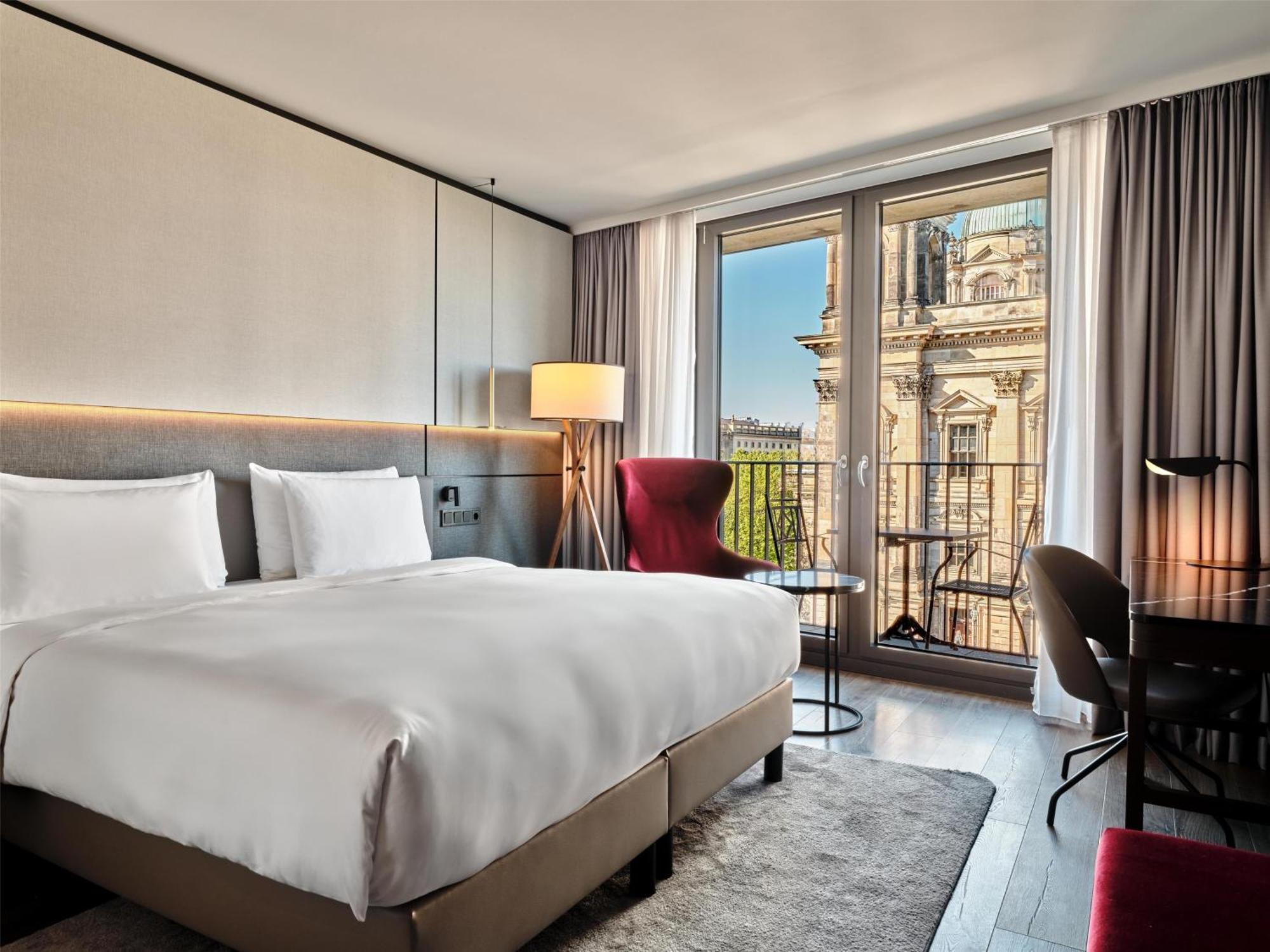 Collection Premium Zimmer mit Balkon und Domblick