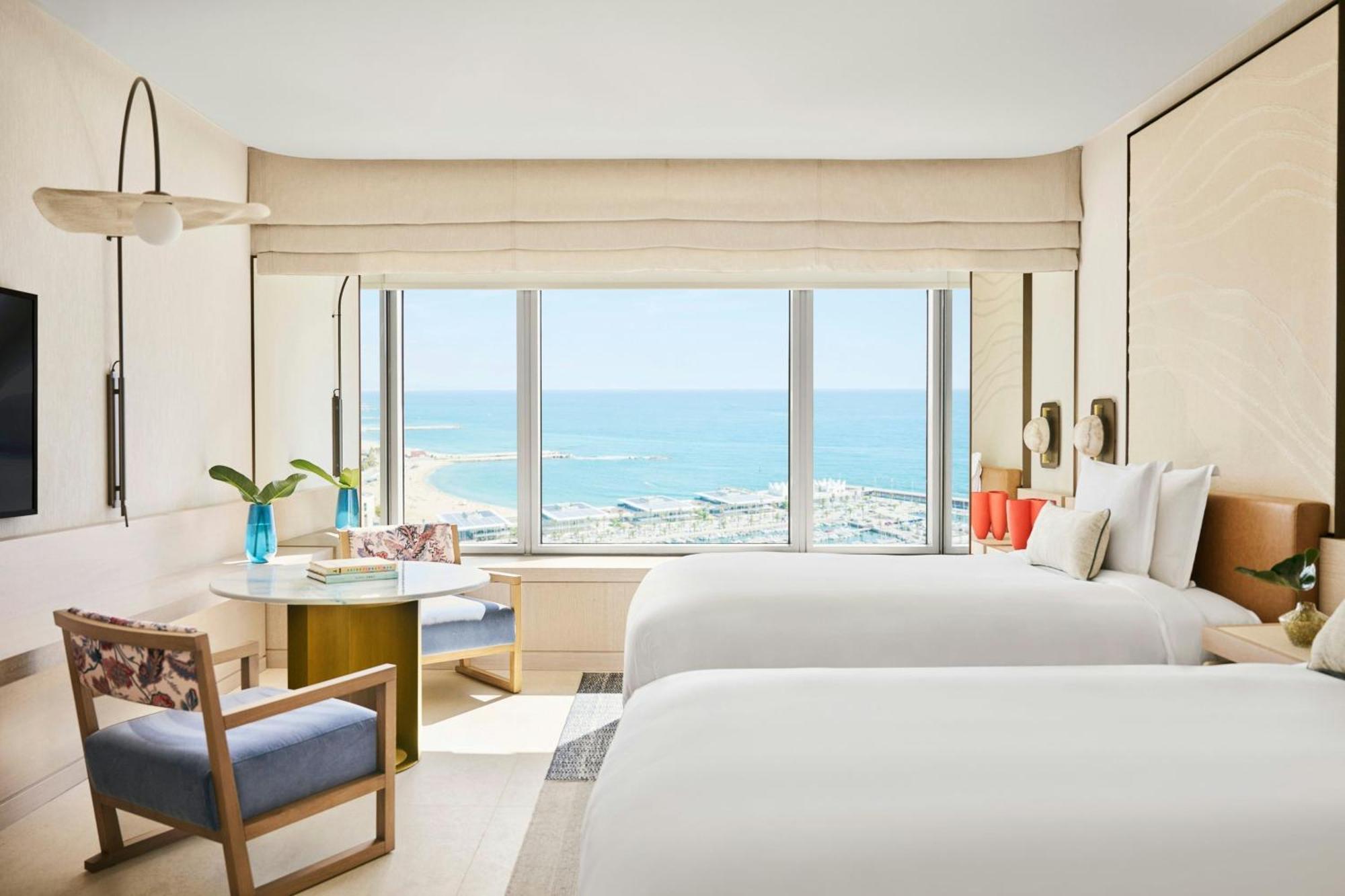 Panorama Doppelzimmer mit 2 Doppelbetten und eingeschränktem Meerblick