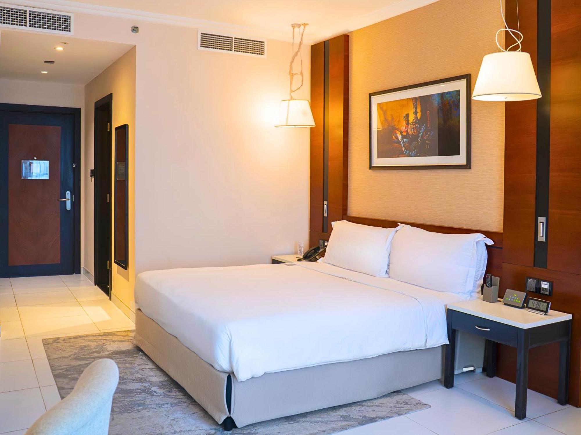 Deluxe Zimmer mit Kingsize-Bett – inklusive 20% Ermäßigung auf Speisen und Getränke, Wäschemöglichkeiten und das Spa