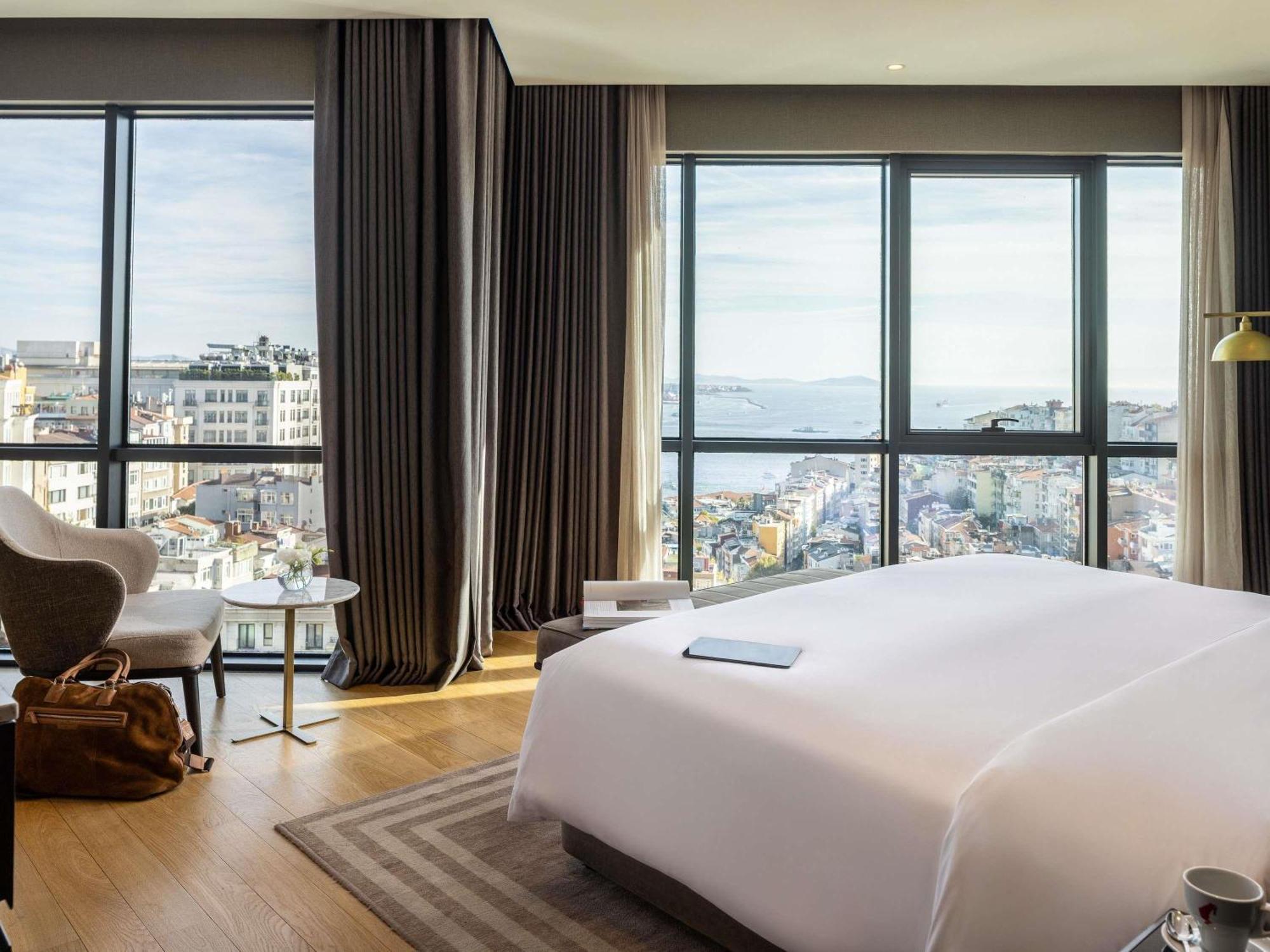 Signature Suite mit 1 Schlafzimmer, Terrasse und Bosporusblick – Zugang zum Club Millesime