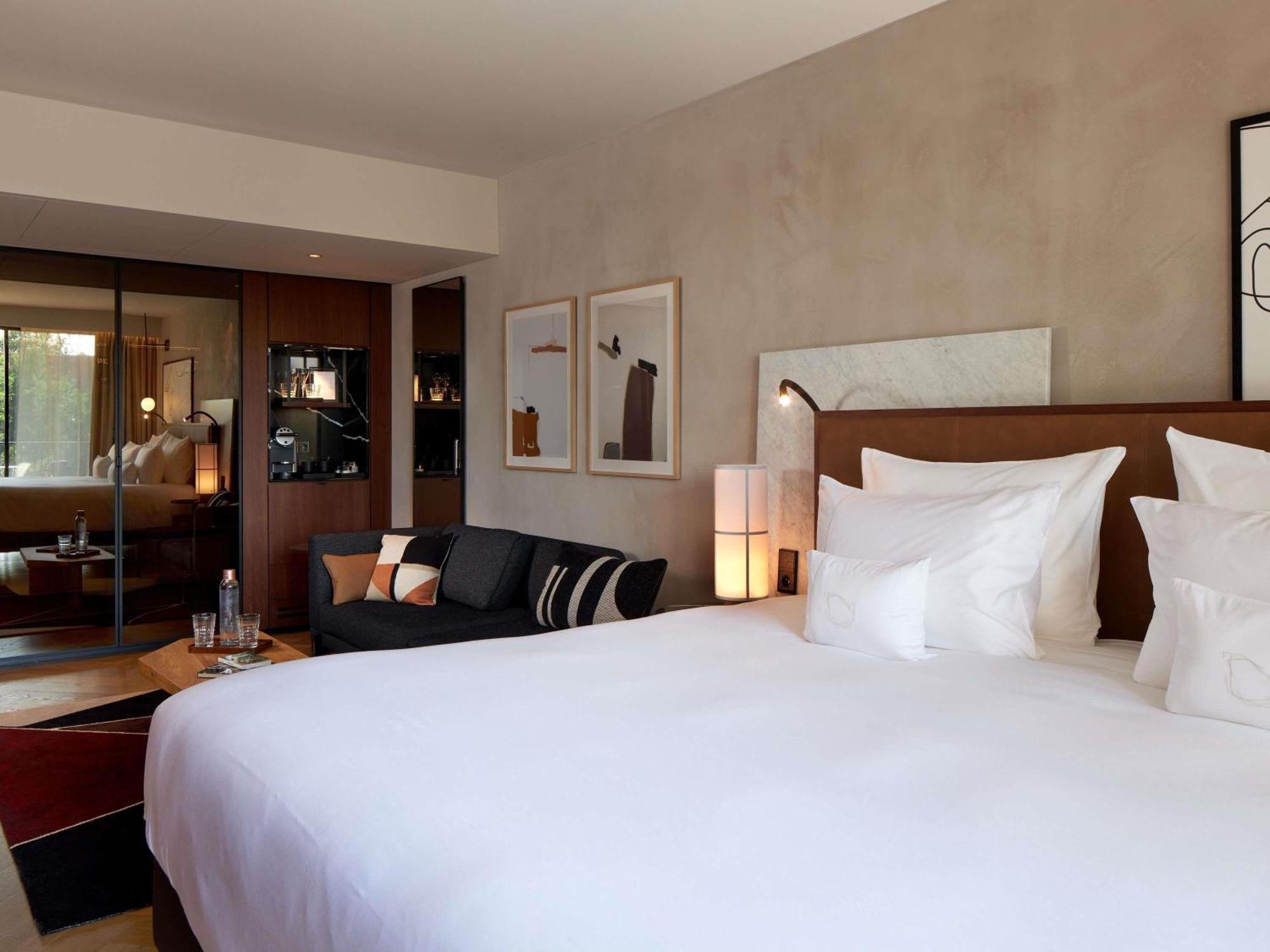 Deluxe Zimmer mit Kingsize-Bett und Balkon