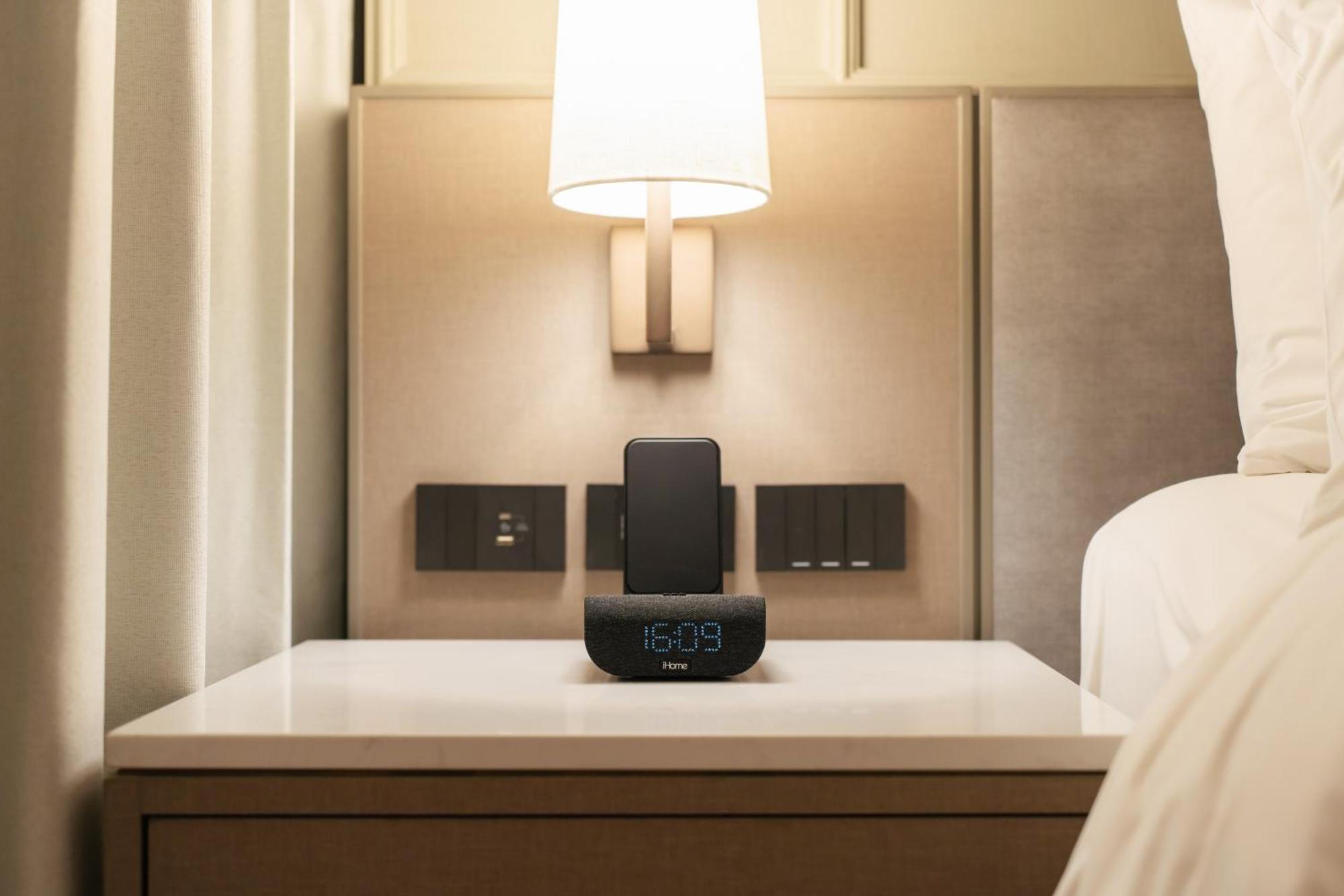 King Studio Suite with Bathtub "Free Club Benefits"