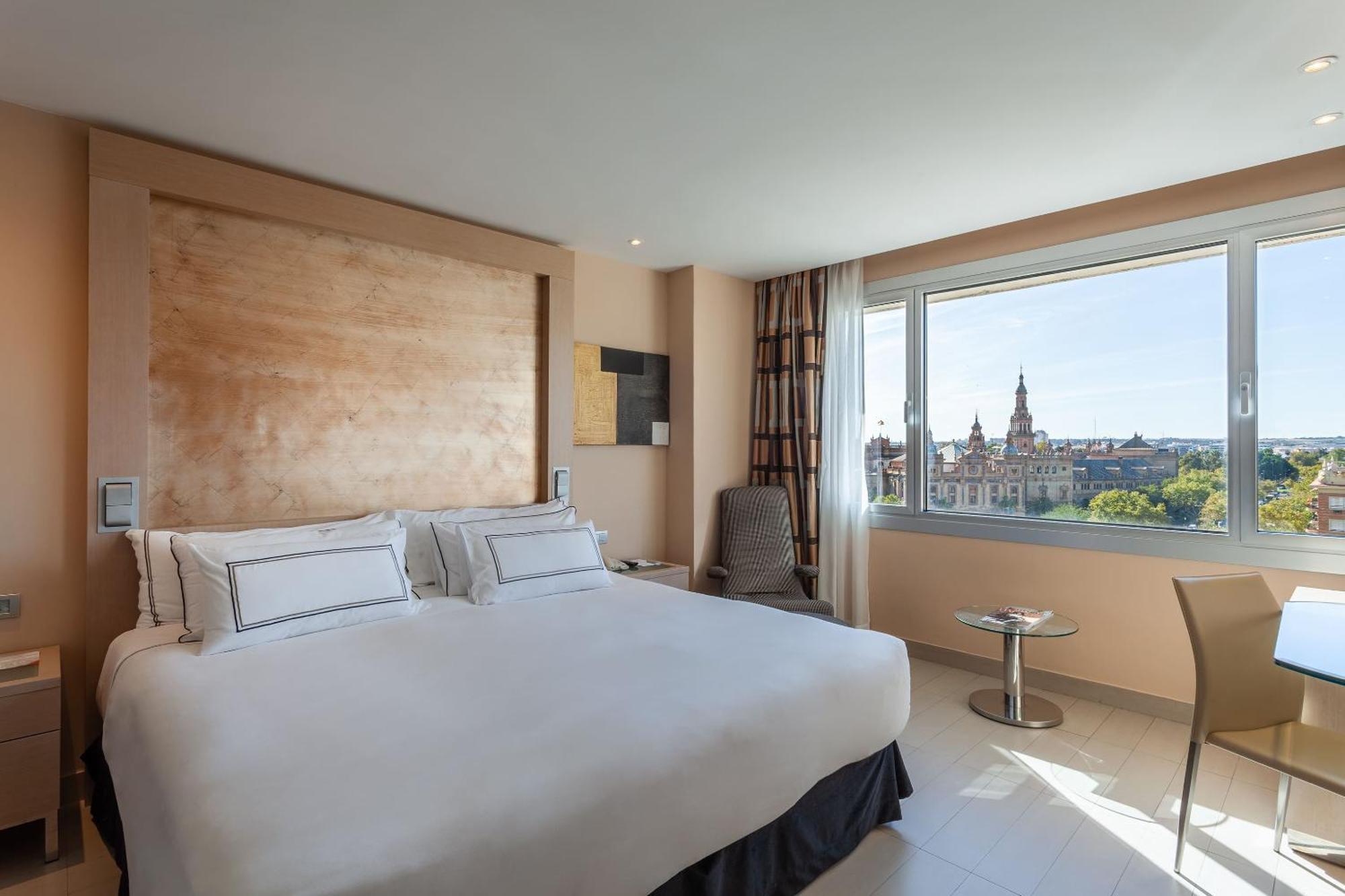 Zimmer Melia mit Doppelbett und Aussicht