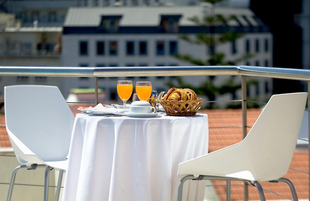 Doppel-/Zweibettzimmer mit Balkon