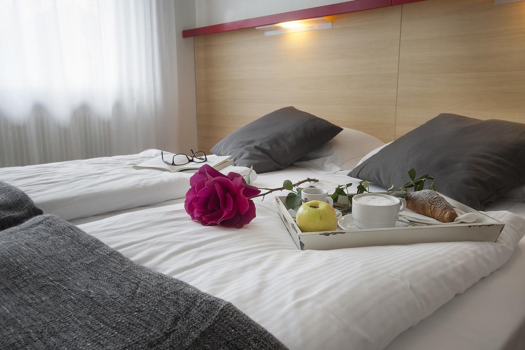Dreibettzimmer mit Balkon