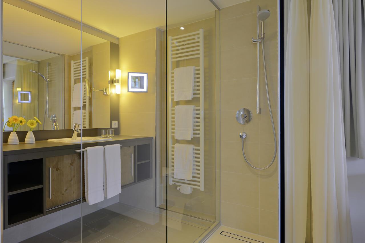 Premier Doppelzimmer mit Seeblick und Balkon