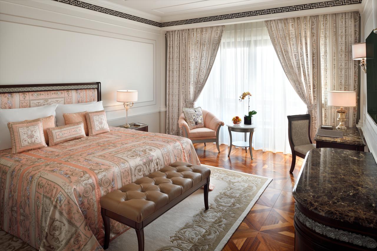 Deluxe Versace Zimmer mit Stadtblick und Silvester-Galadinner