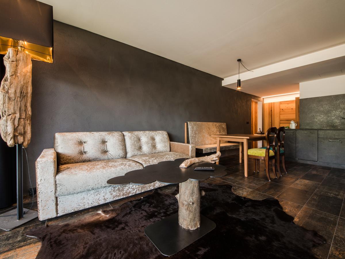 Apartment mit Balkon