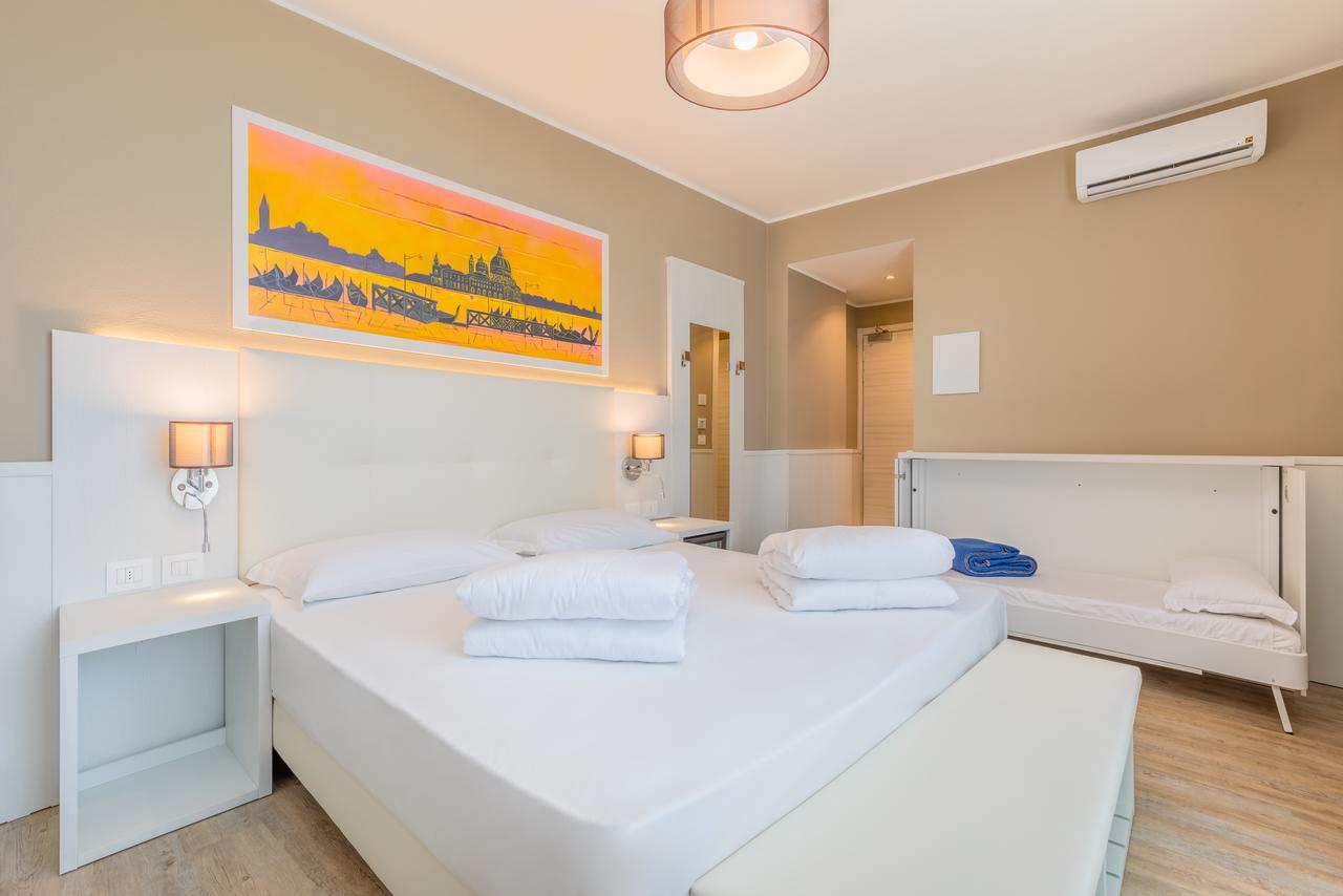 Deluxe Dreibettzimmer mit Balkon und Meerblick